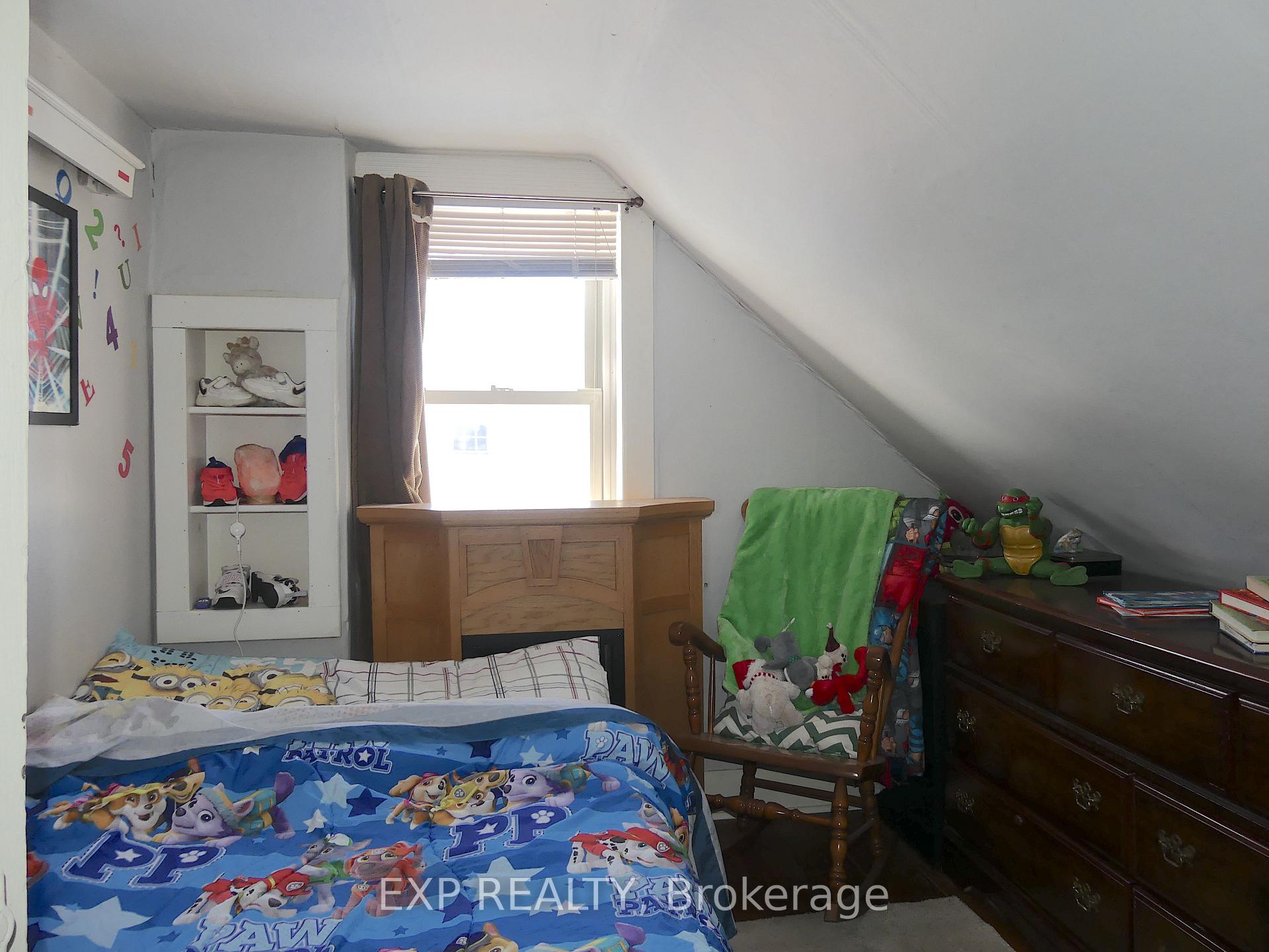 Photo 14 of 235 Renfrew Avenue W, Renfrew — HOMEH