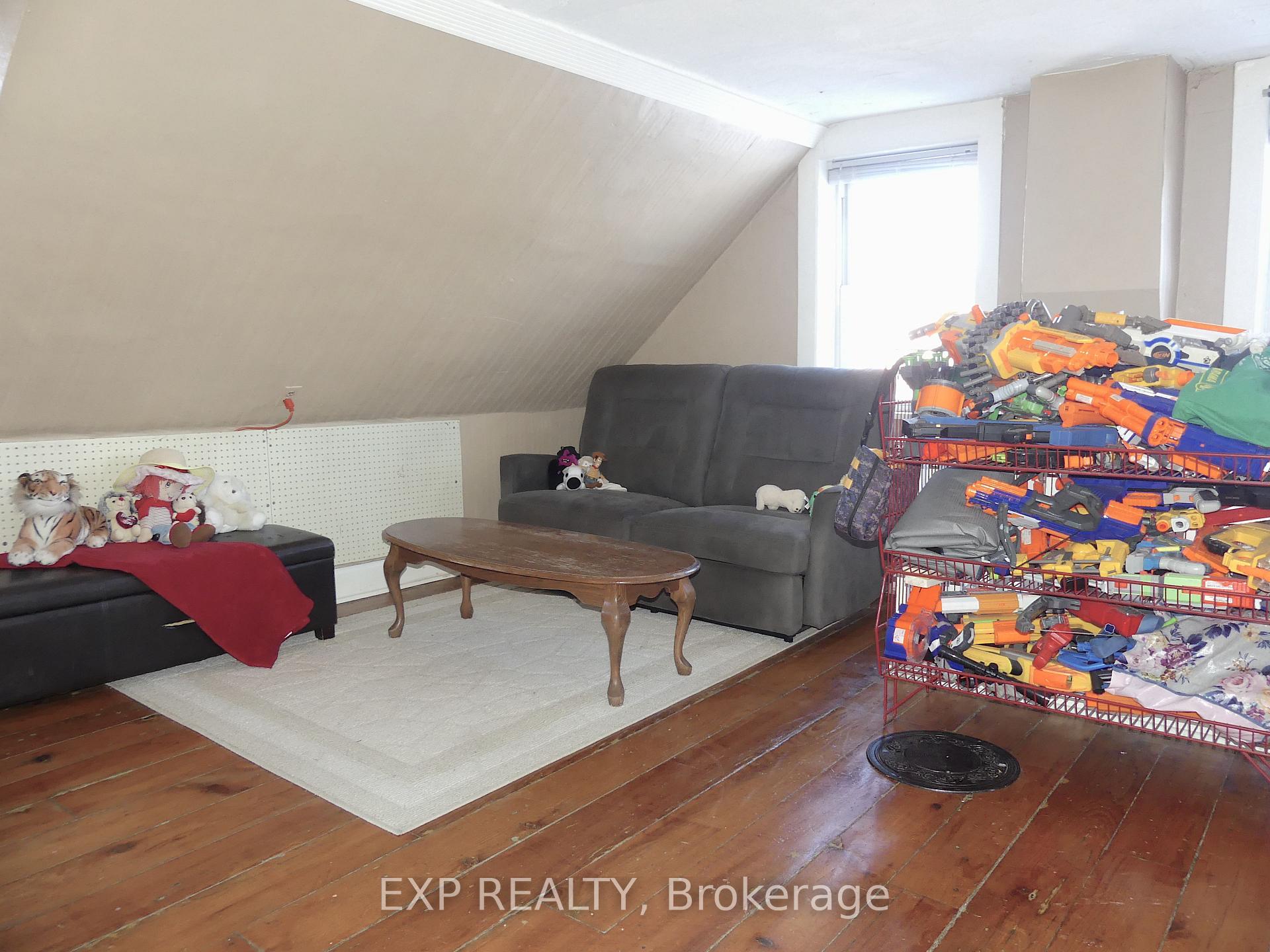 Photo 16 of 235 Renfrew Avenue W, Renfrew — HOMEH