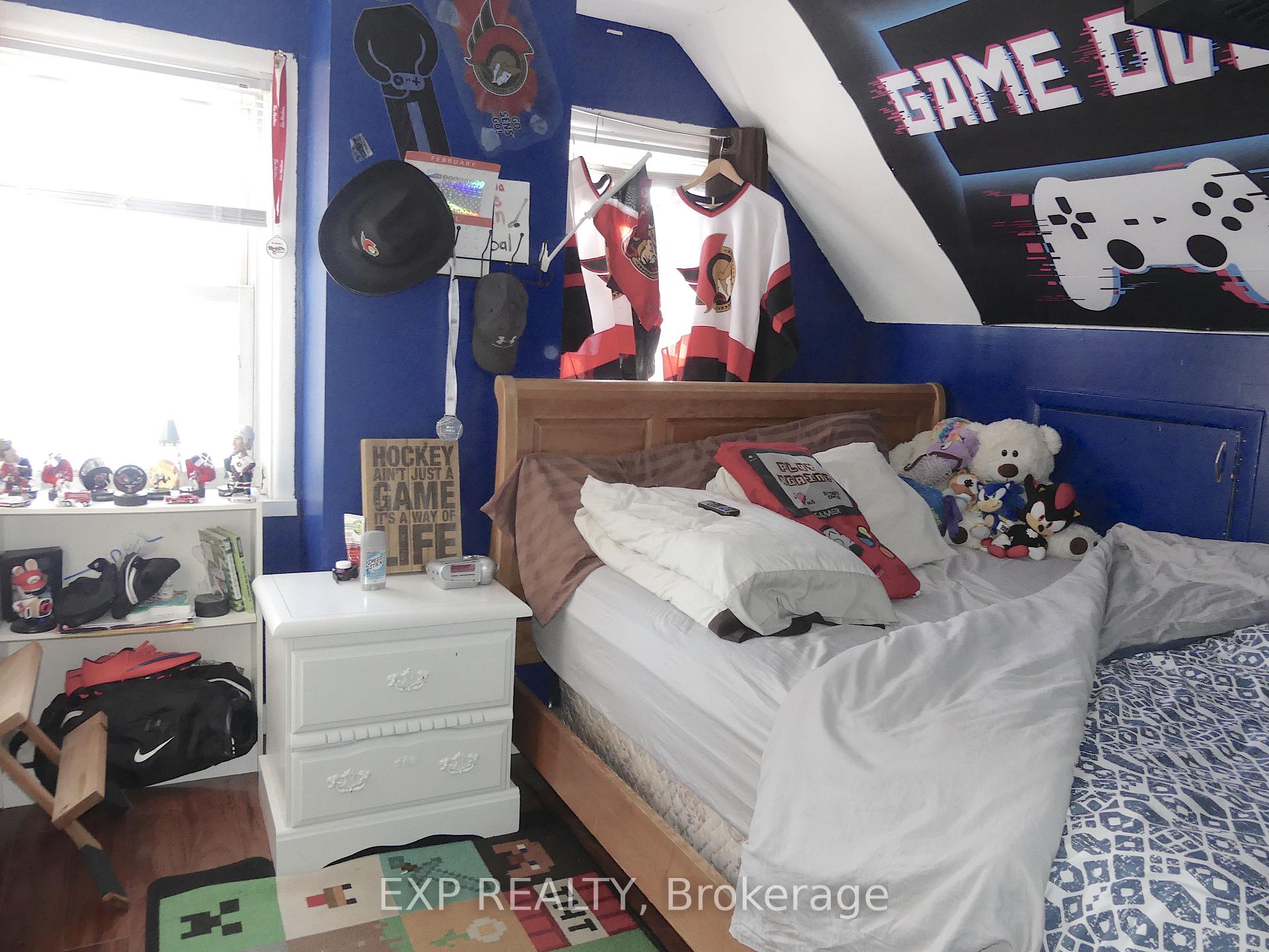 Photo 17 of 235 Renfrew Avenue W, Renfrew — HOMEH