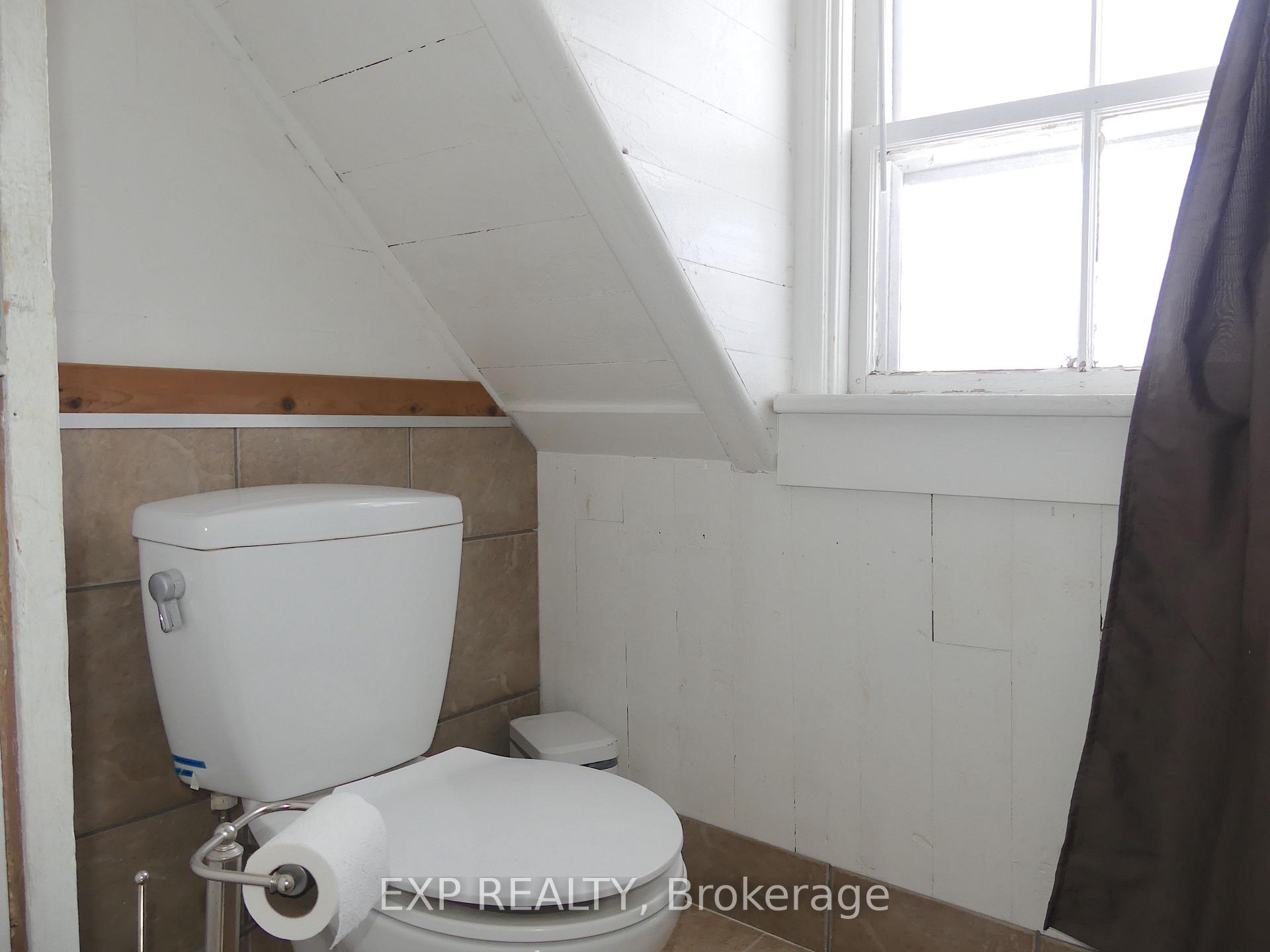 Photo 19 of 235 Renfrew Avenue W, Renfrew — HOMEH