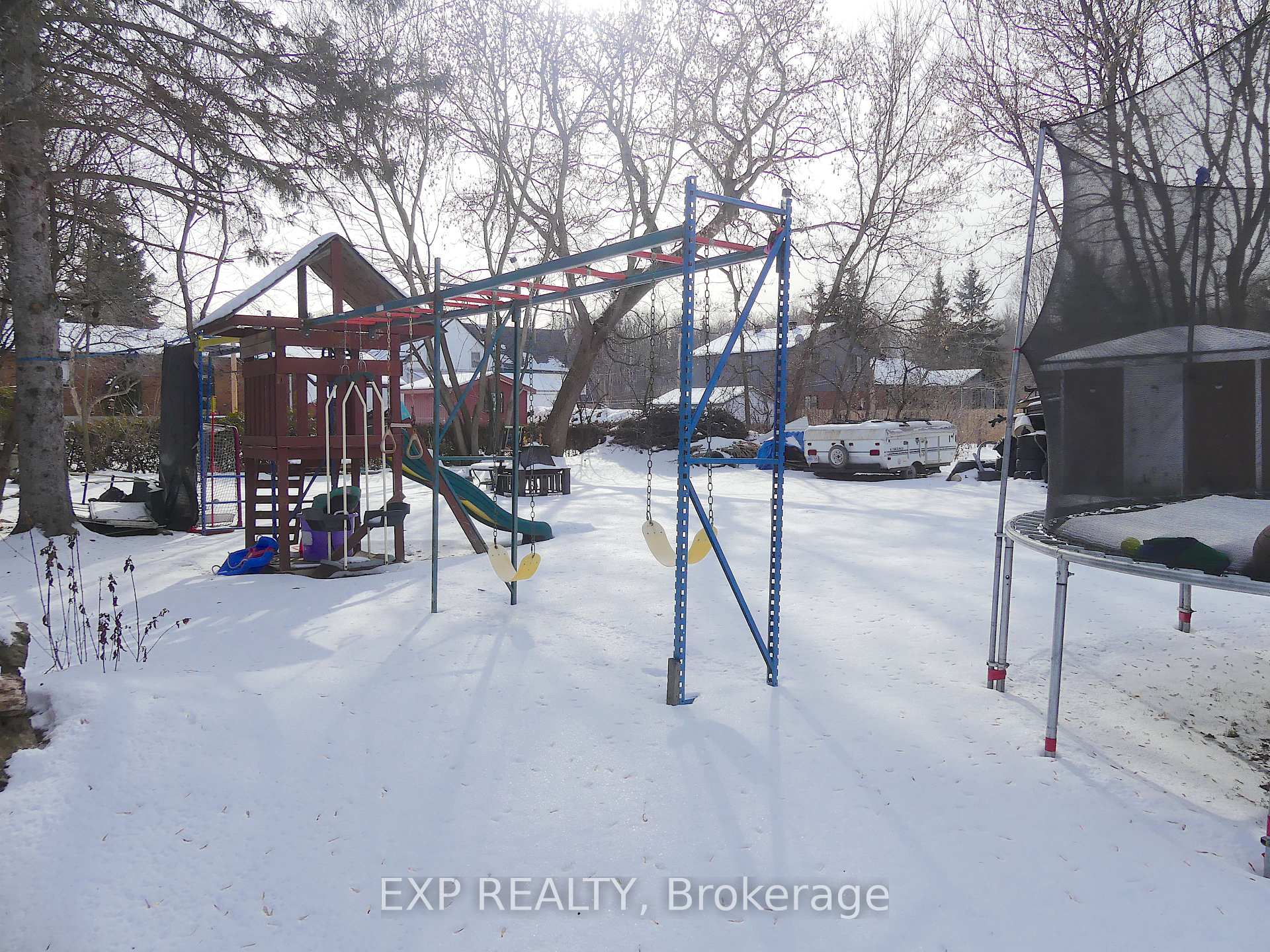 Photo 20 of 235 Renfrew Avenue W, Renfrew — HOMEH