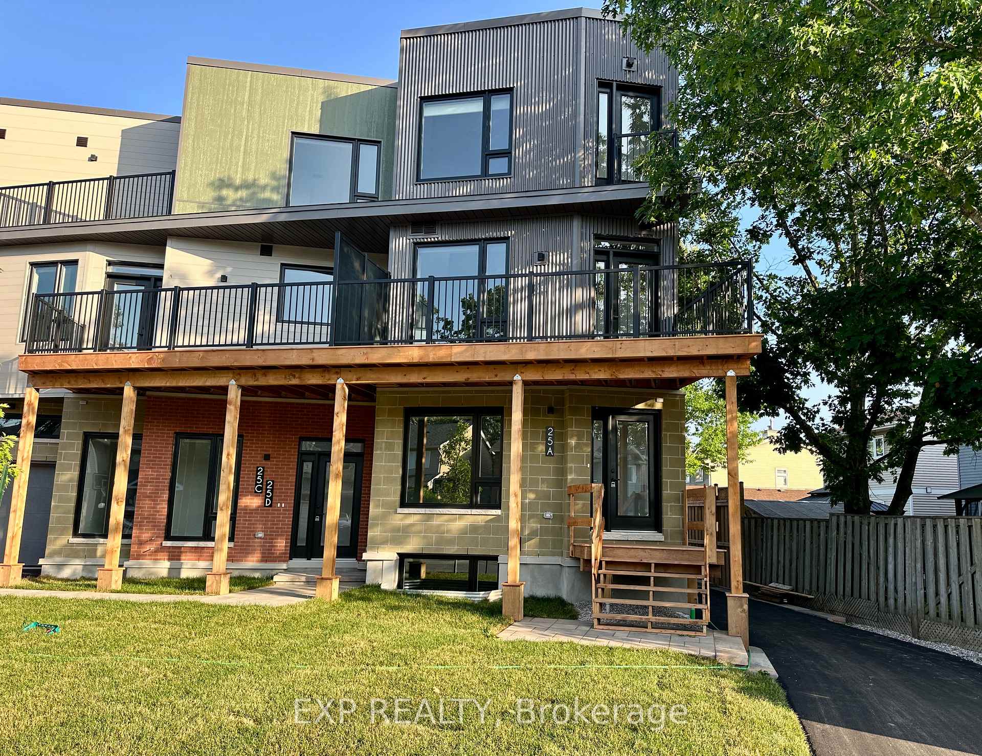 Photo 3 of Unit A, 25 Fair Oaks Crescent, Ottawa, Craig Henry/Woodvale — HOMEH