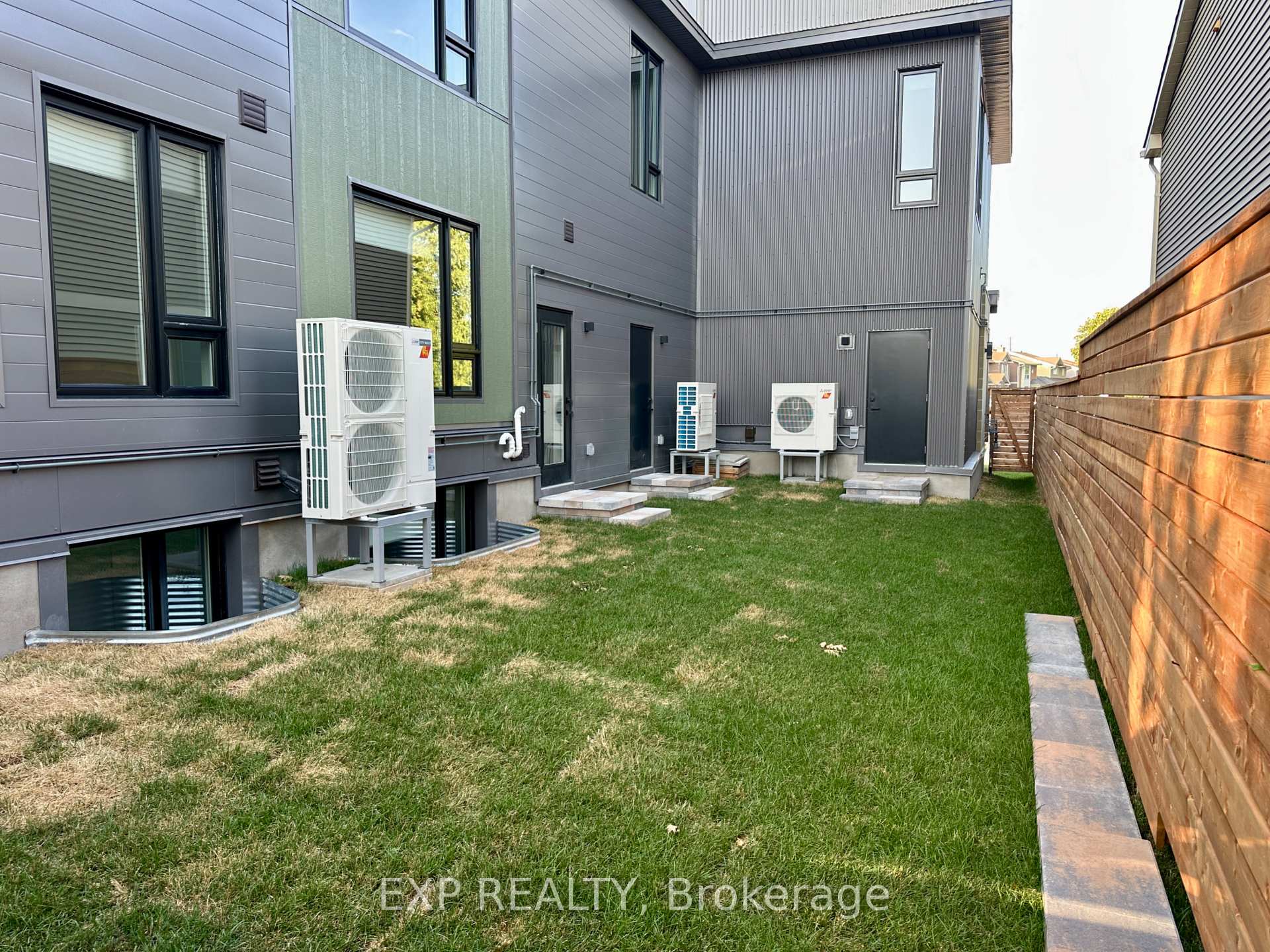 Photo 26 of Unit A, 25 Fair Oaks Crescent, Ottawa, Craig Henry/Woodvale — HOMEH