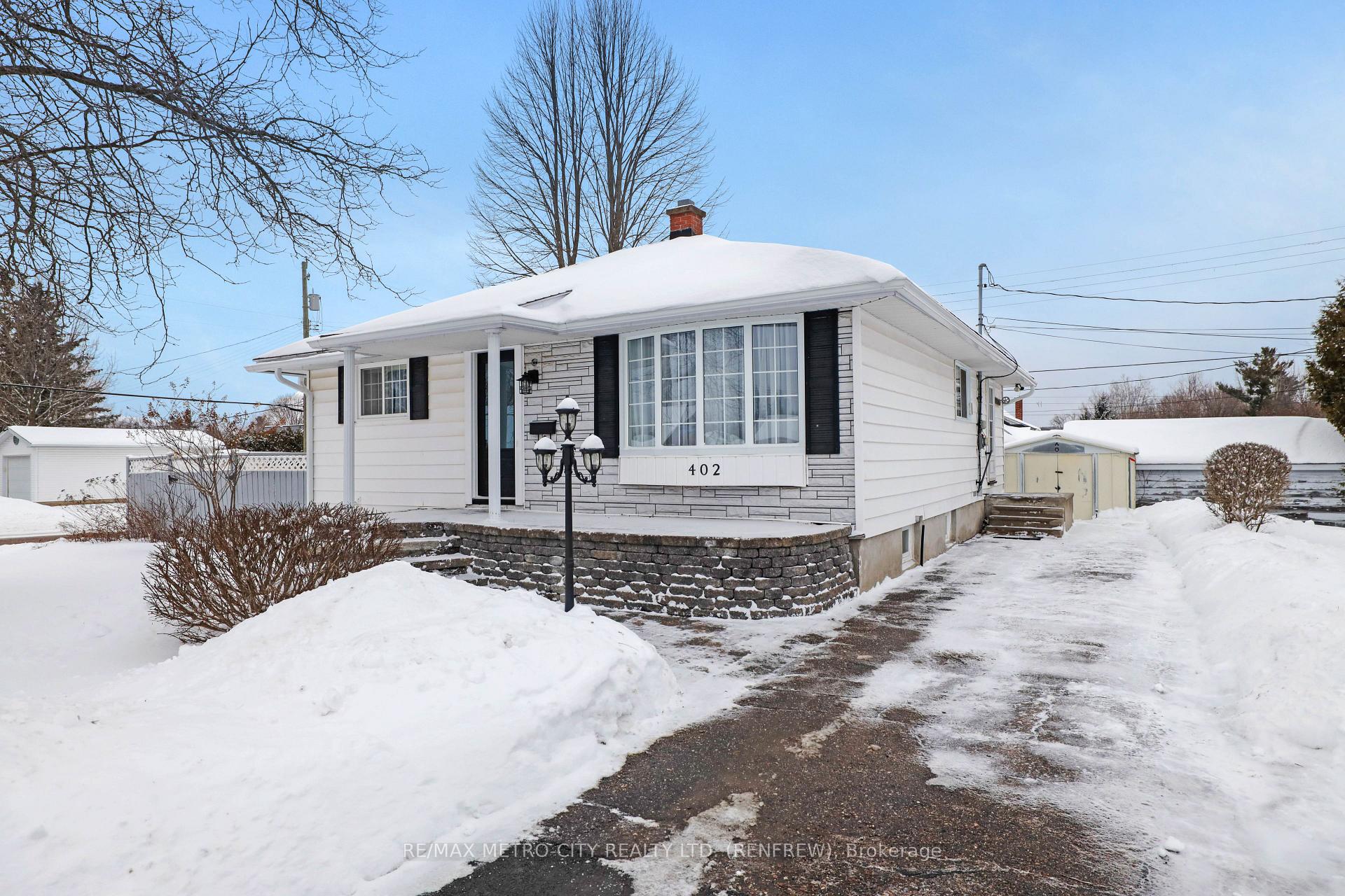 Photo 1 of 402 Mcnab Crescent, Renfrew — HOMEH