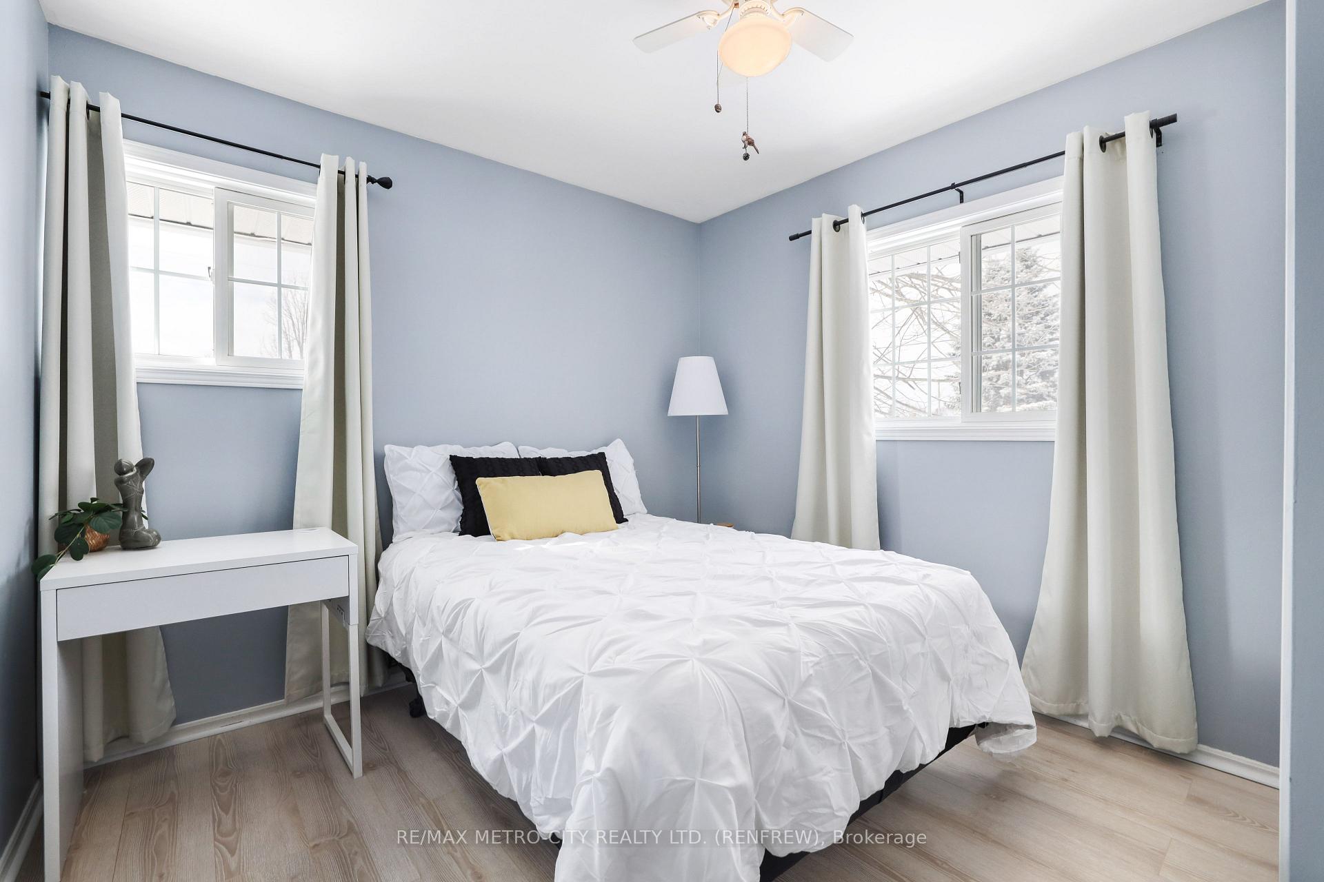 Photo 17 of 402 Mcnab Crescent, Renfrew — HOMEH