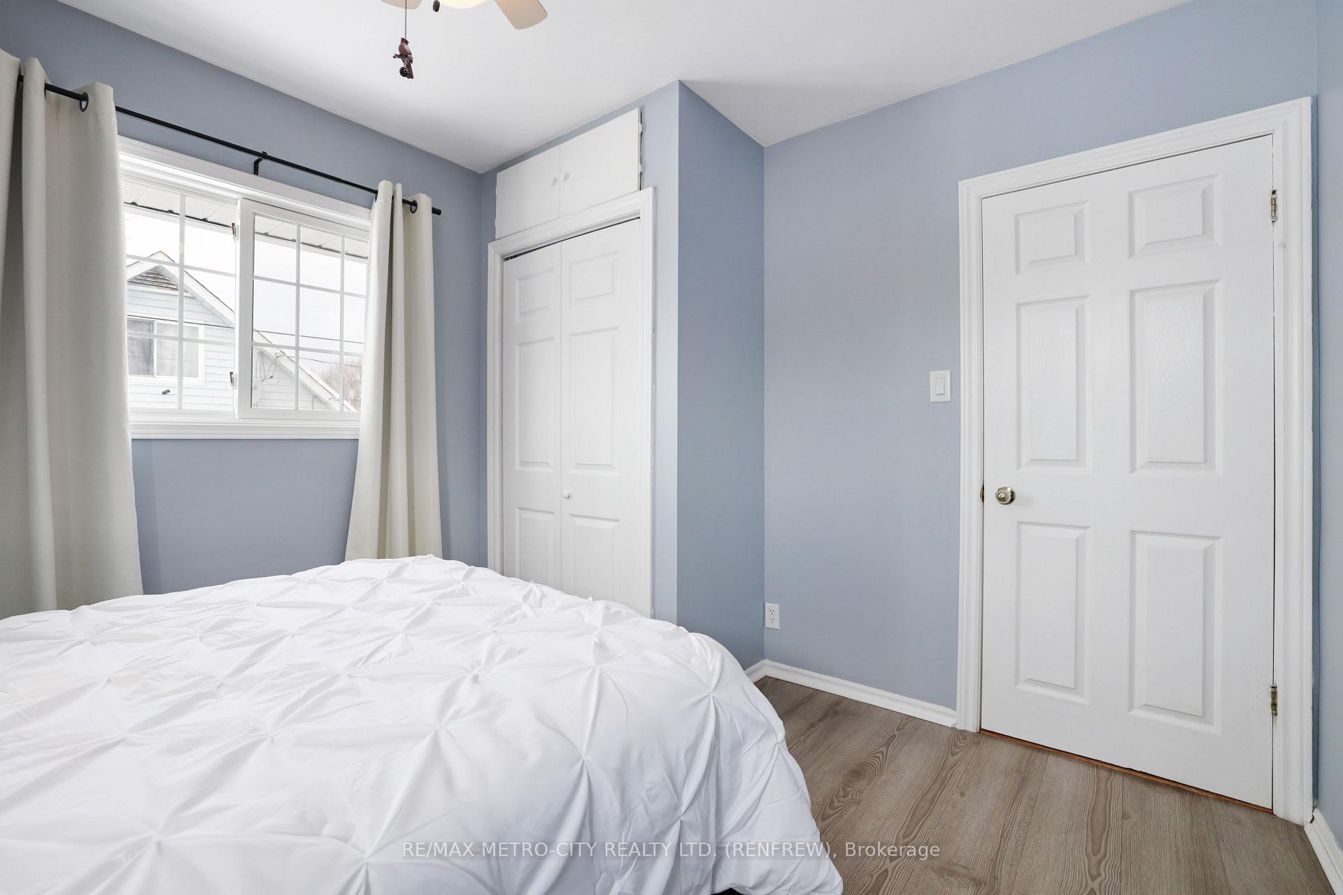 Photo 18 of 402 Mcnab Crescent, Renfrew — HOMEH