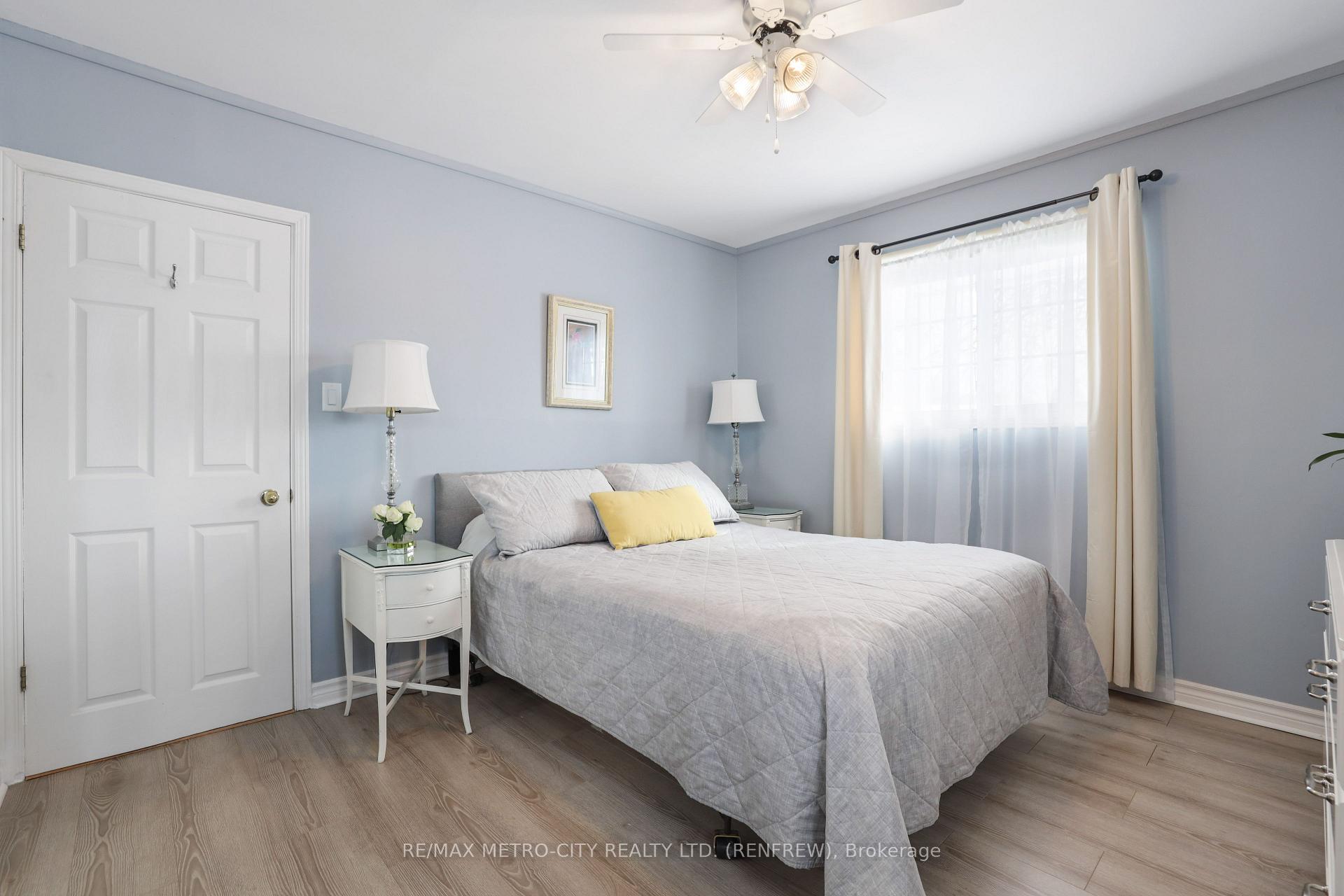 Photo 20 of 402 Mcnab Crescent, Renfrew — HOMEH