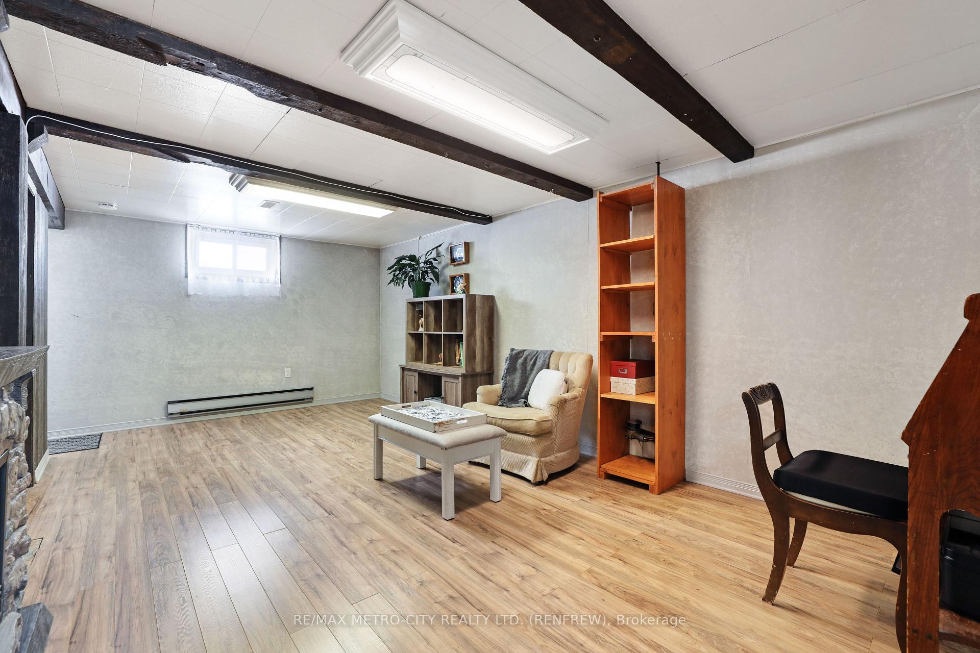 Photo 24 of 402 Mcnab Crescent, Renfrew — HOMEH