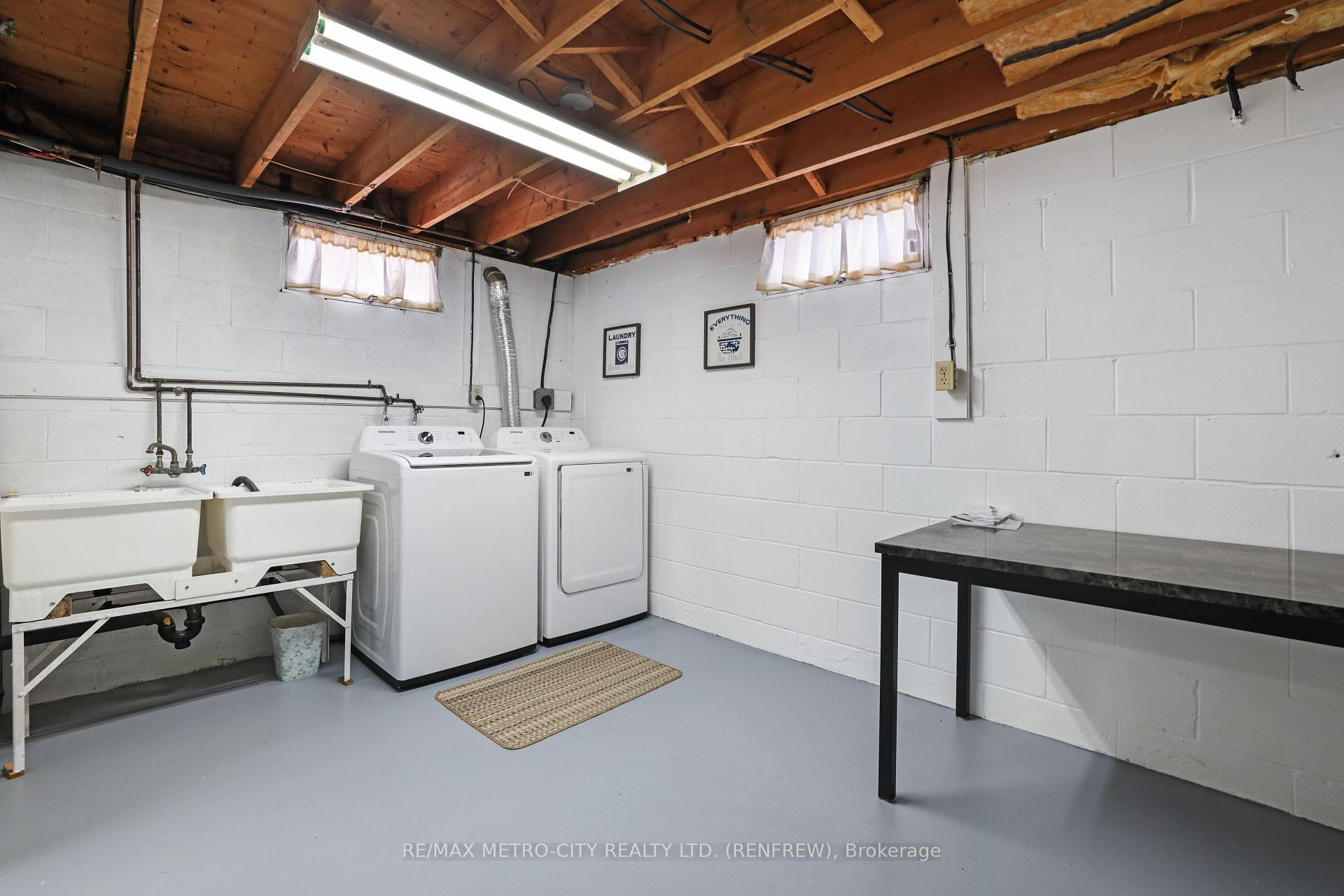 Photo 27 of 402 Mcnab Crescent, Renfrew — HOMEH