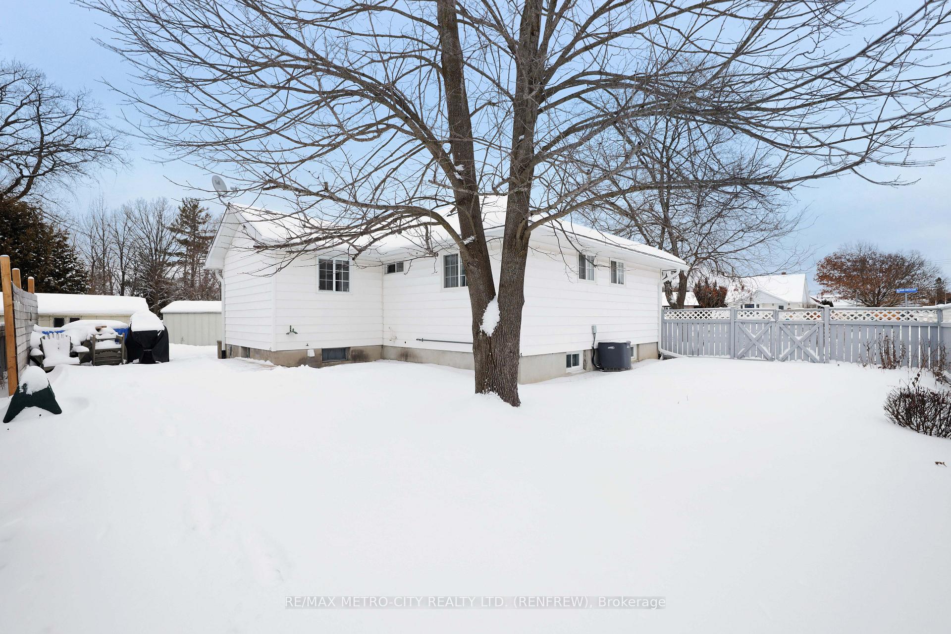 Photo 29 of 402 Mcnab Crescent, Renfrew — HOMEH