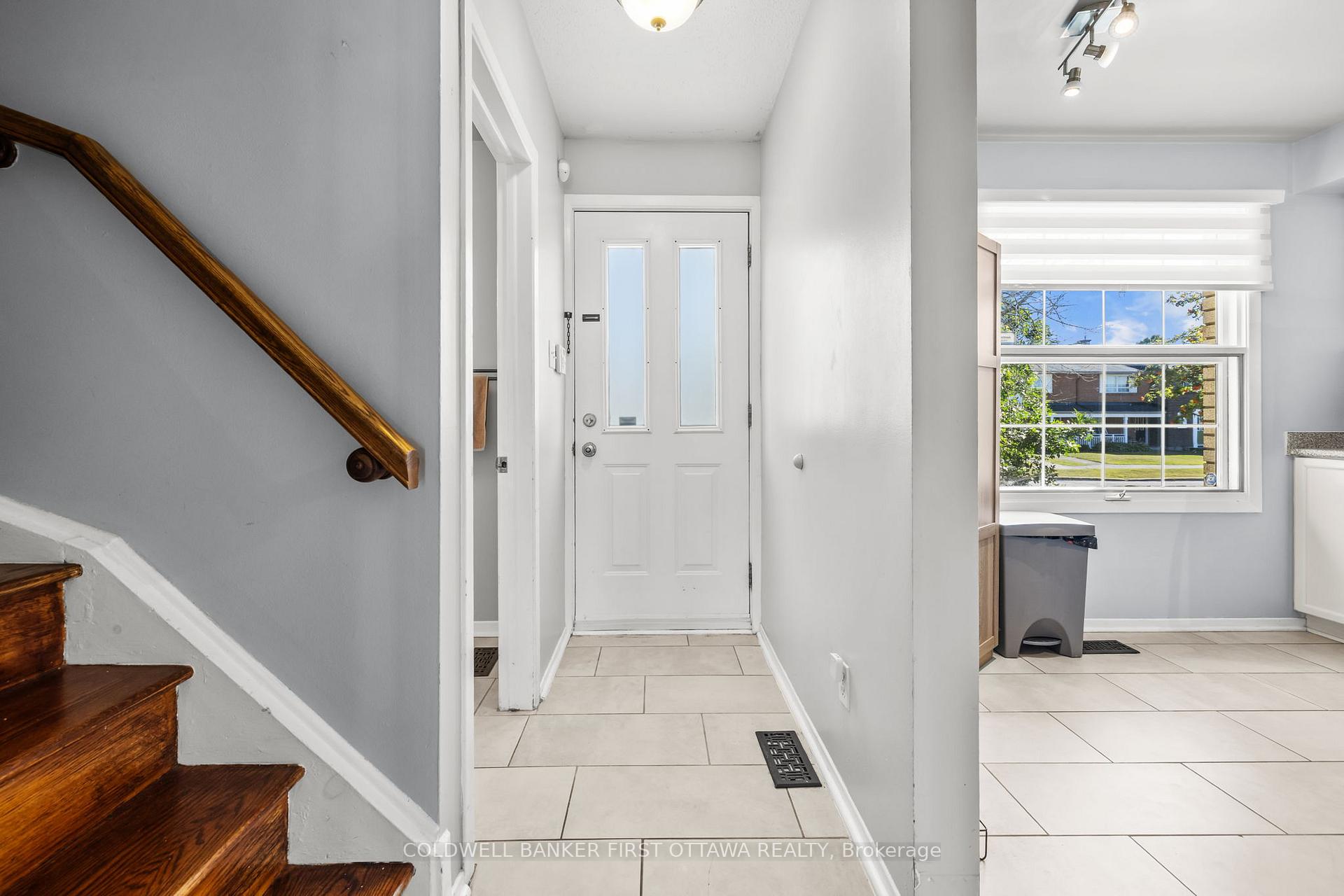 Photo 4 of 113 Monterey Drive, Ottawa, Leslie Park — HOMEH
