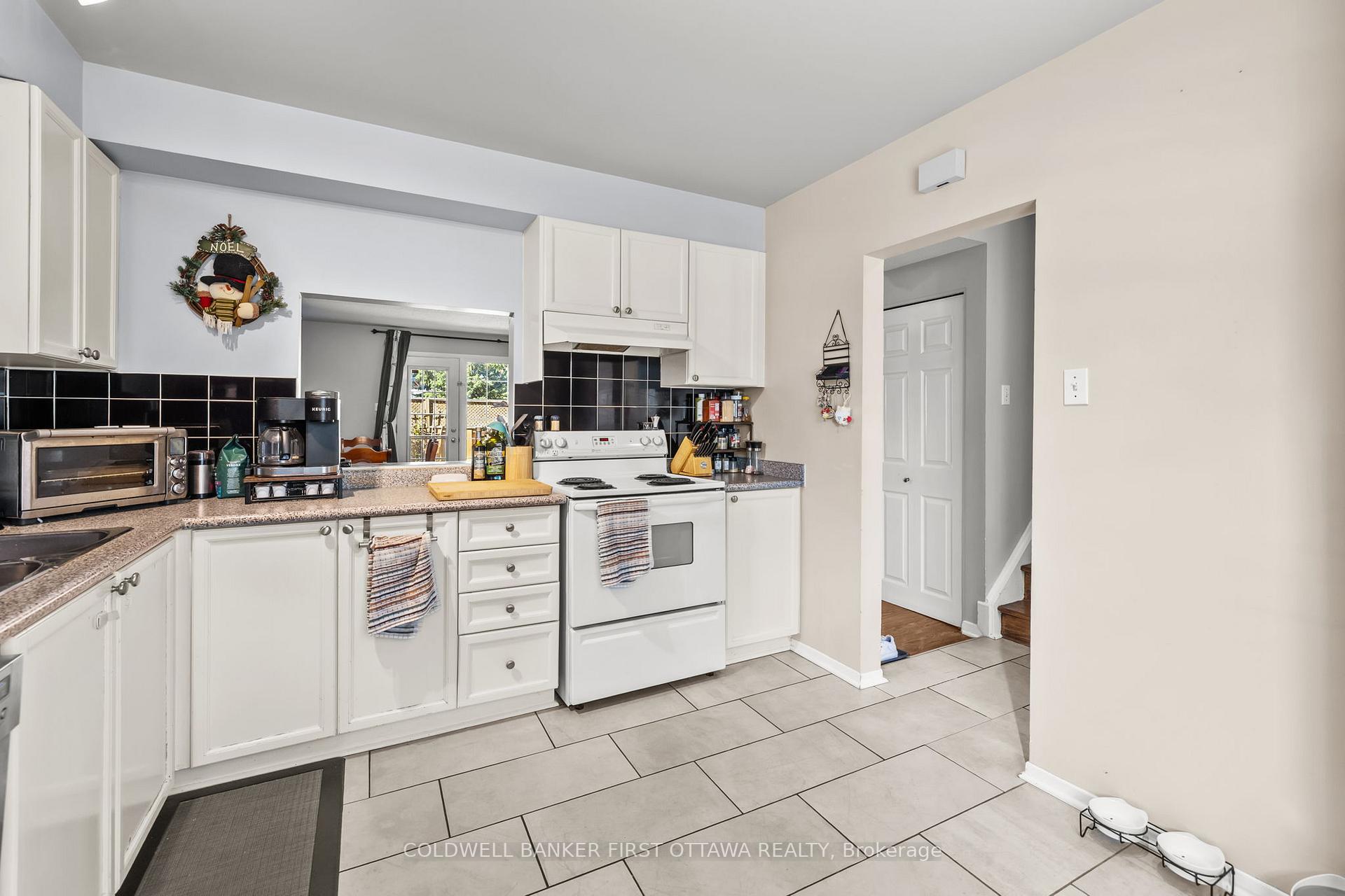 Photo 6 of 113 Monterey Drive, Ottawa, Leslie Park — HOMEH
