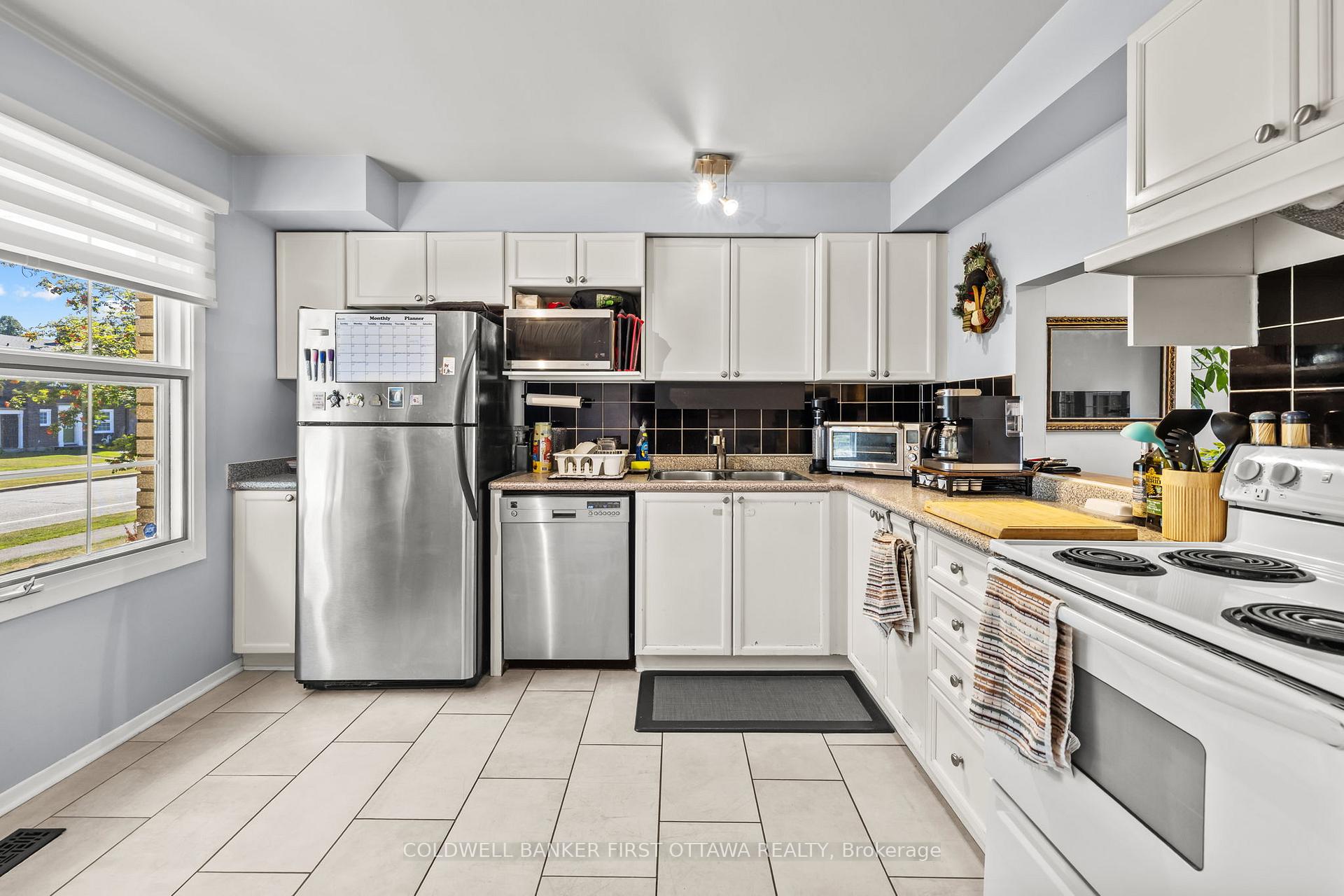 Photo 8 of 113 Monterey Drive, Ottawa, Leslie Park — HOMEH