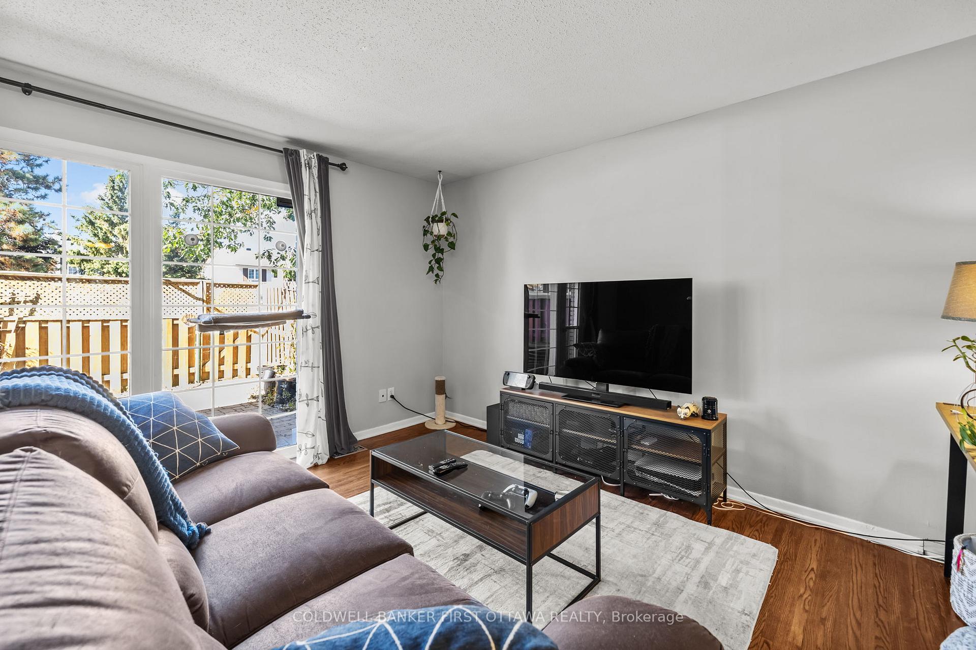 Photo 10 of 113 Monterey Drive, Ottawa, Leslie Park — HOMEH