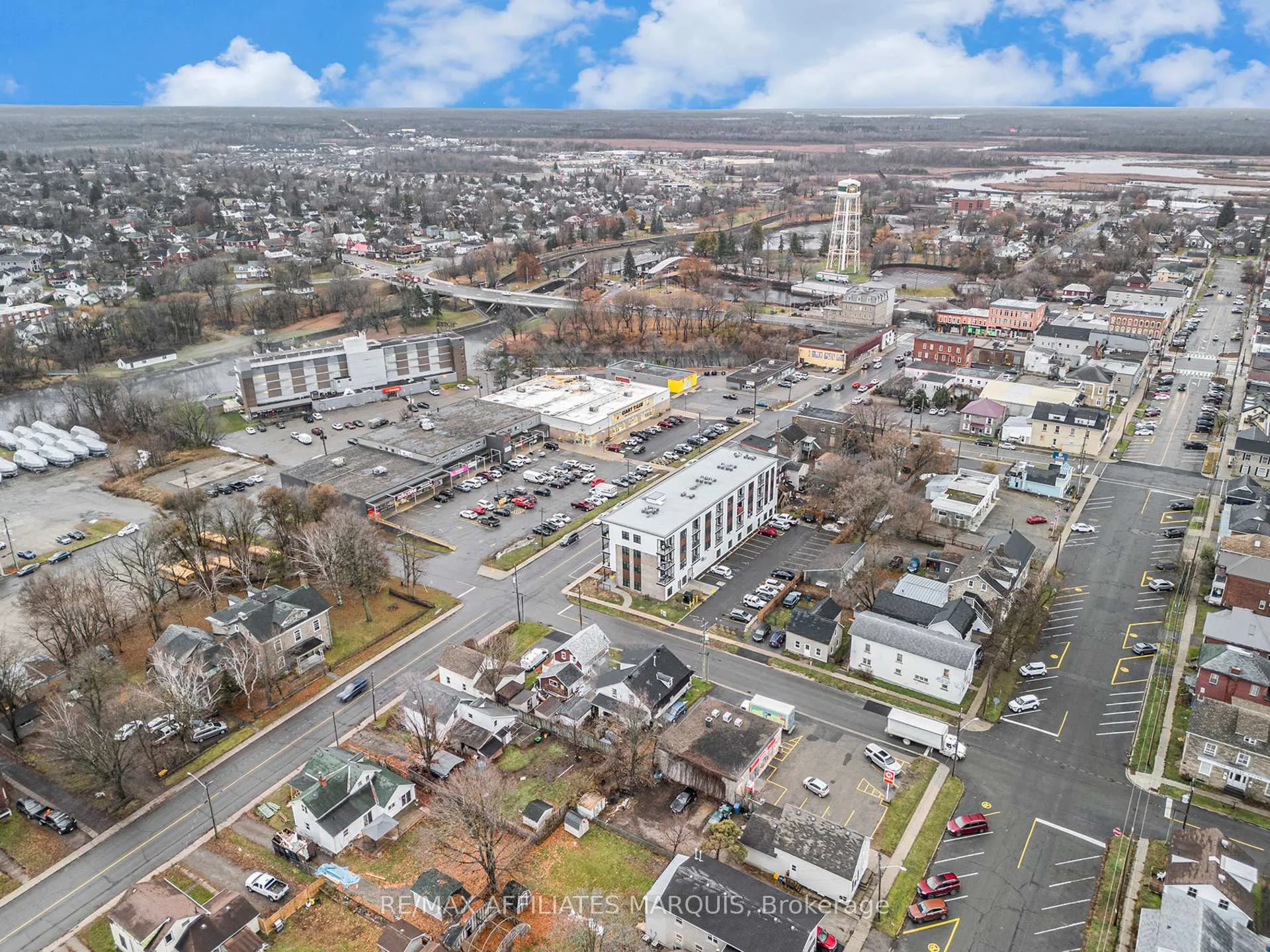 Photo 10 of 11-13 Bay Street S, Smiths Falls — HOMEH