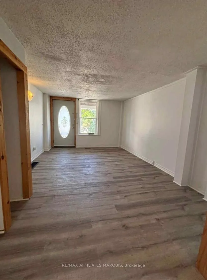 Photo 11 of 11-13 Bay Street S, Smiths Falls — HOMEH