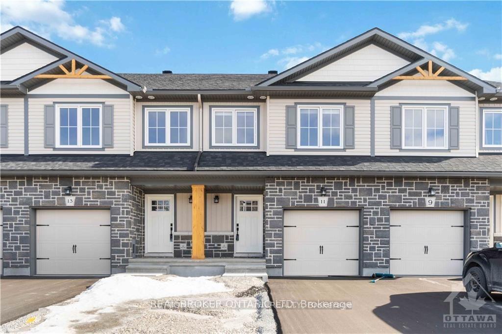 Photo 1 of 13 Whitcomb Crescent, Smiths Falls — HOMEH