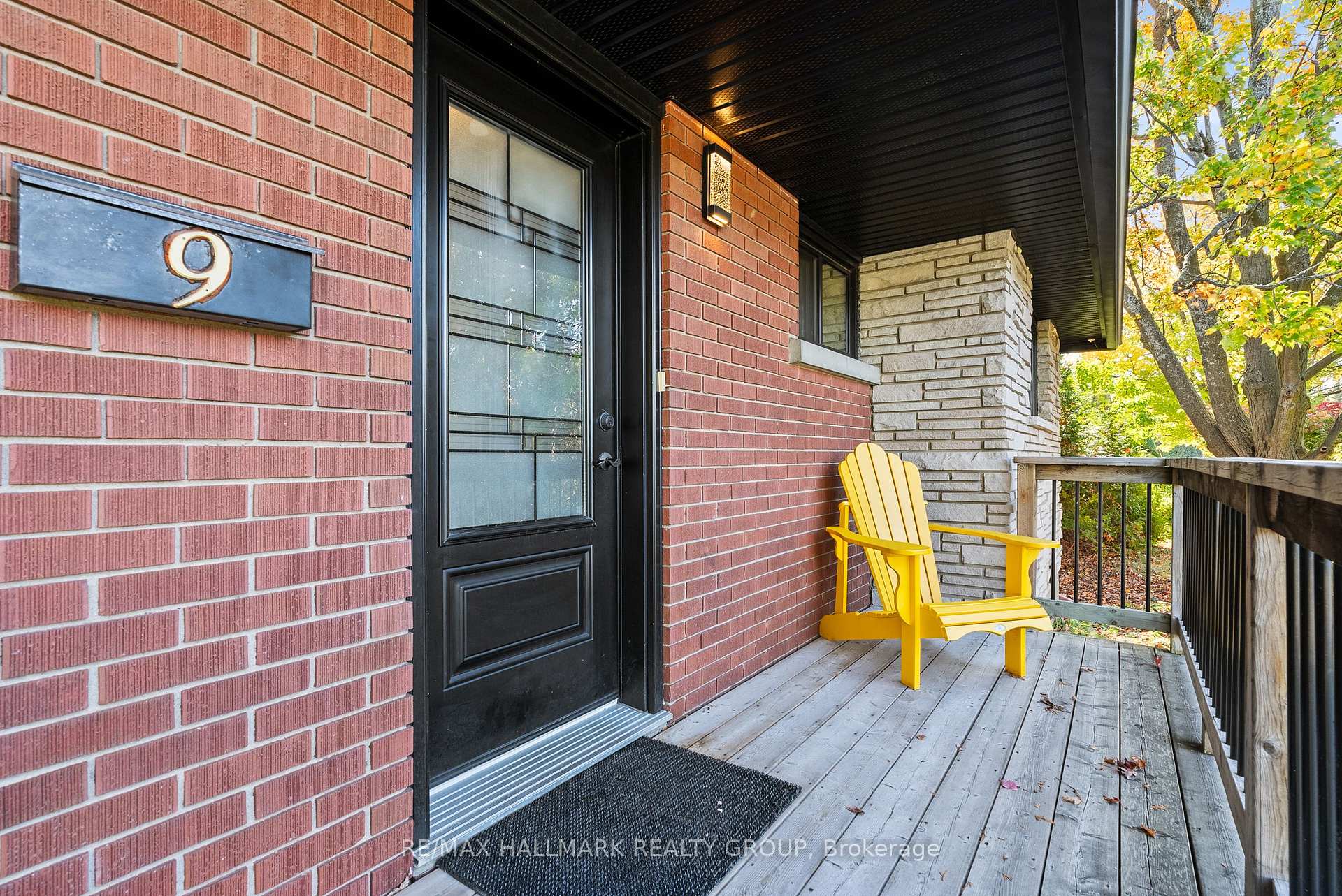 Photo 2 of 9 Newhaven Street, Ottawa, Manordale — HOMEH