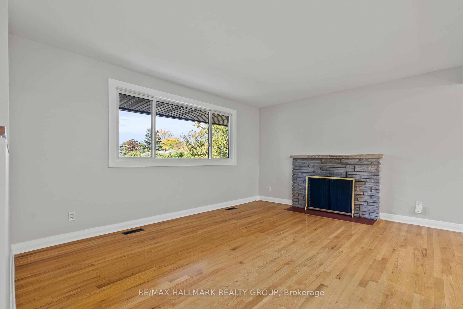 Photo 5 of 9 Newhaven Street, Ottawa, Manordale — HOMEH