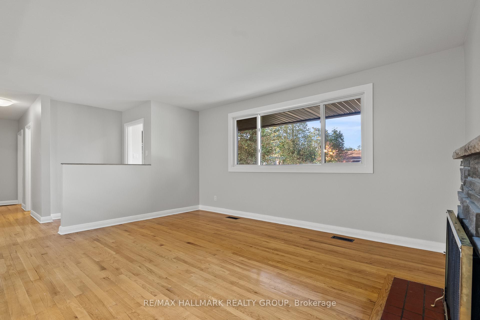 Photo 7 of 9 Newhaven Street, Ottawa, Manordale — HOMEH