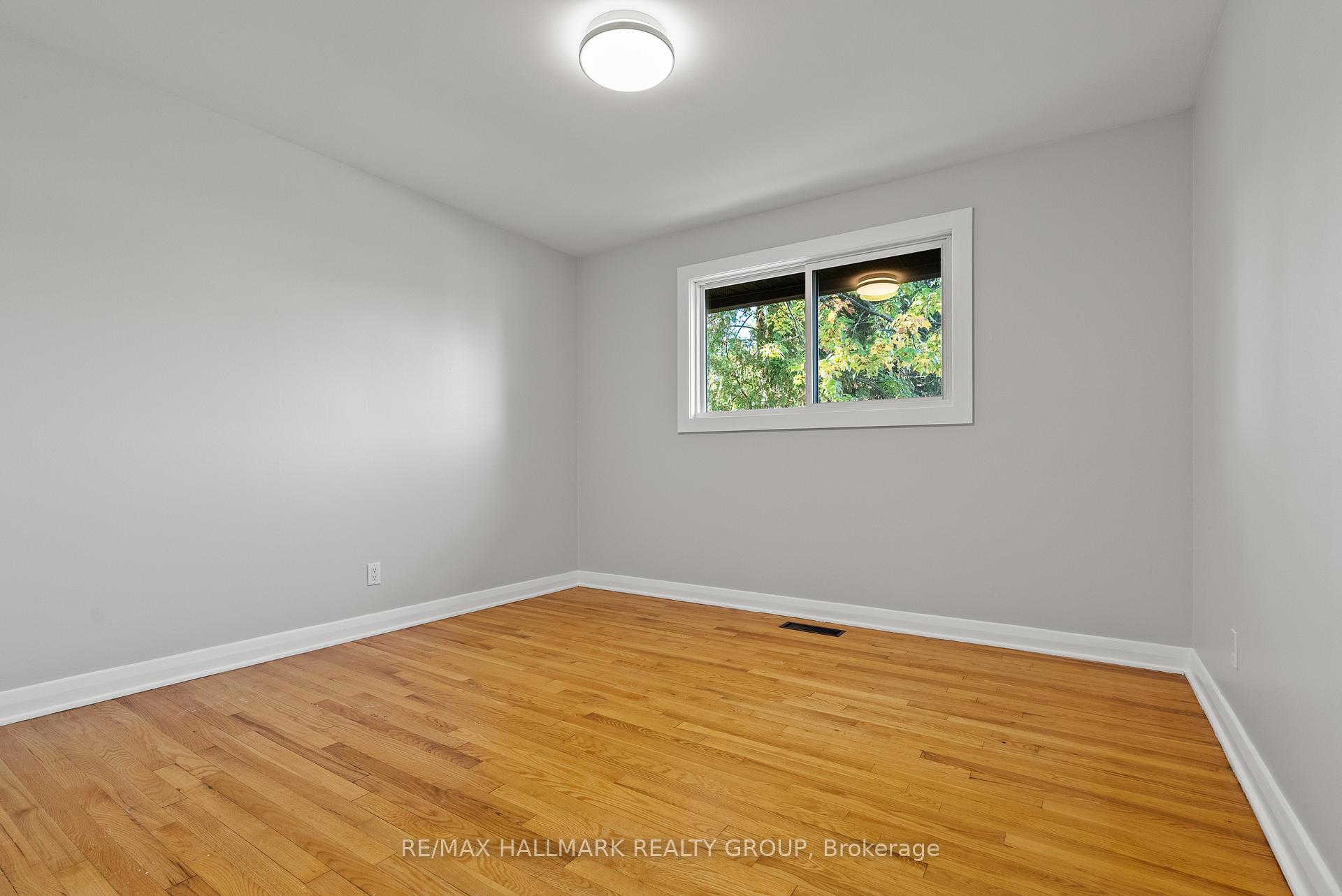 Photo 17 of 9 Newhaven Street, Ottawa, Manordale — HOMEH