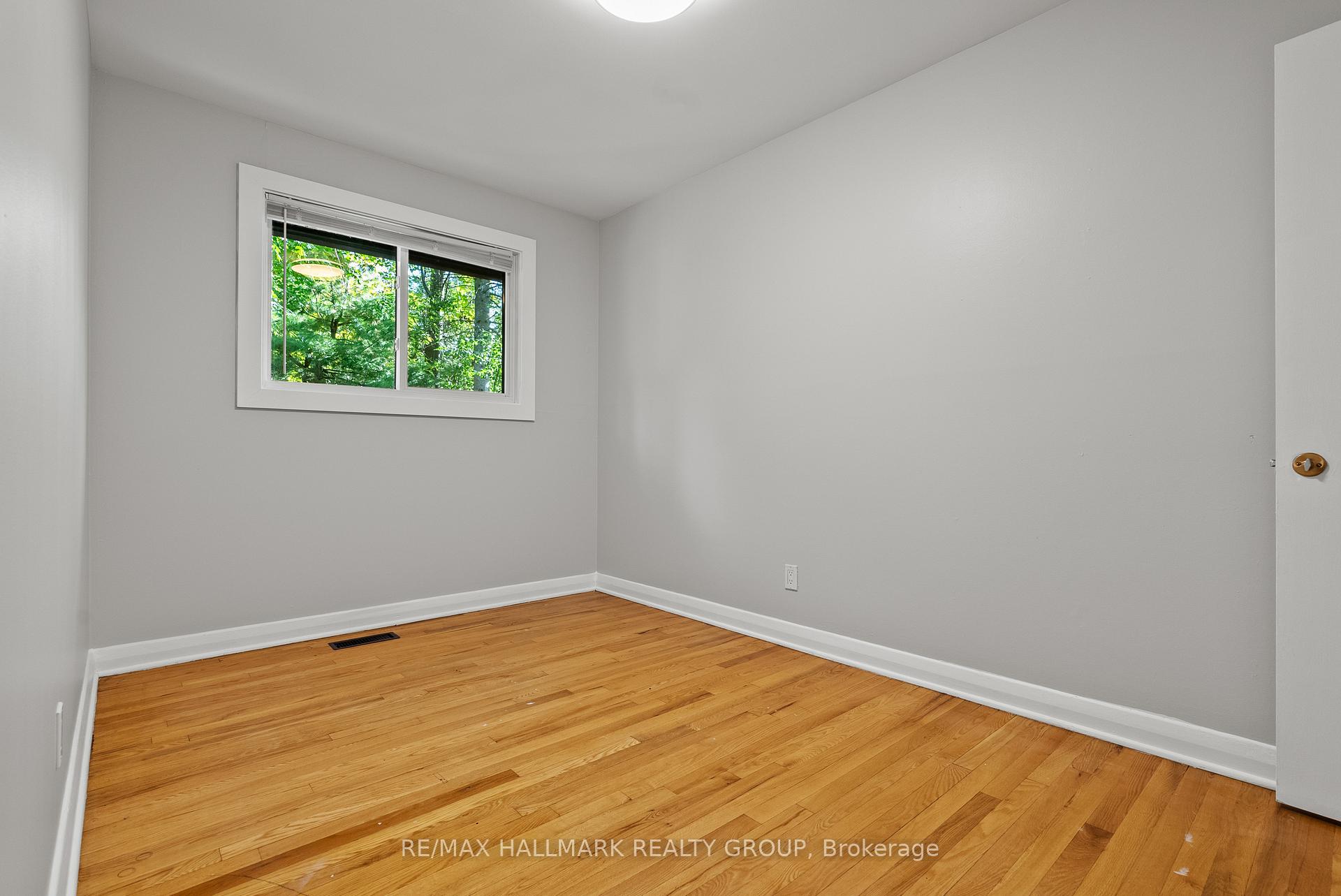 Photo 19 of 9 Newhaven Street, Ottawa, Manordale — HOMEH