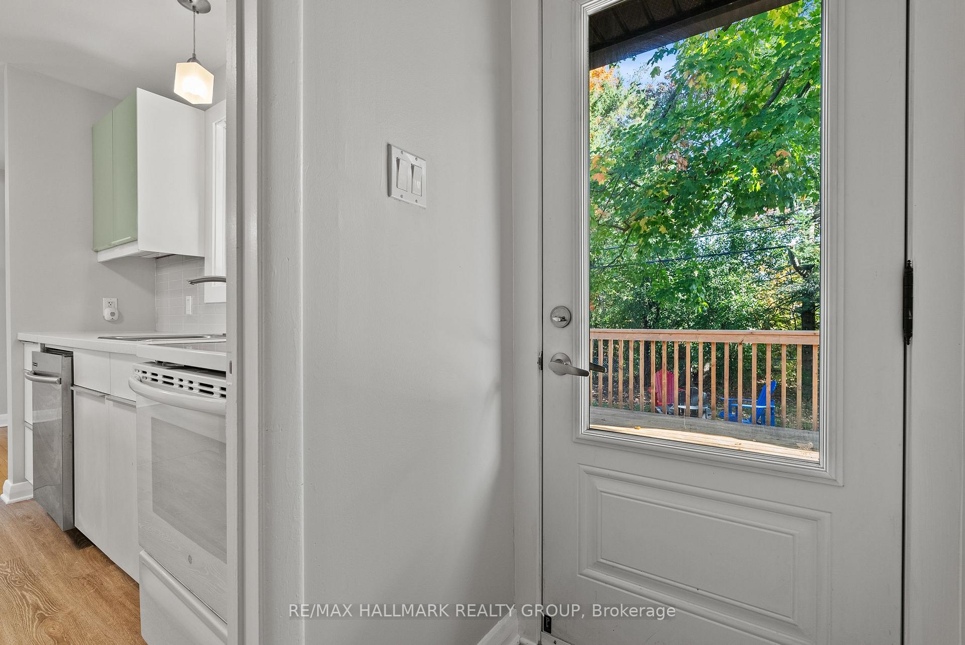 Photo 24 of 9 Newhaven Street, Ottawa, Manordale — HOMEH