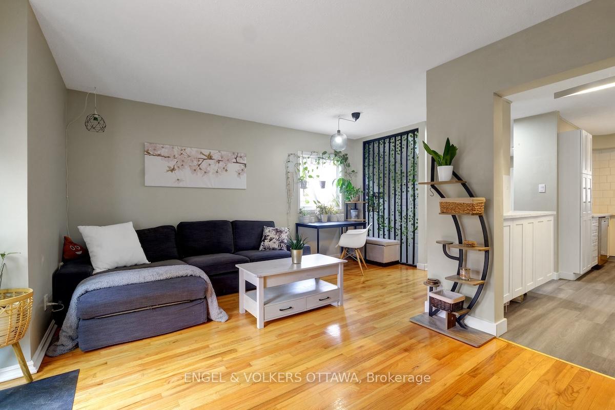 Photo 8 of 30 Sovereign Avenue, Ottawa, Craig Henry/Woodvale — HOMEH