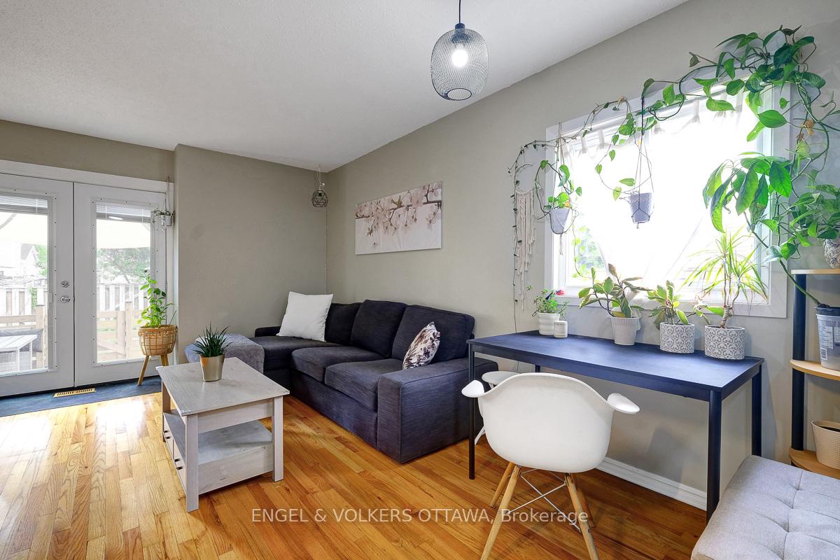 Photo 12 of 30 Sovereign Avenue, Ottawa, Craig Henry/Woodvale — HOMEH
