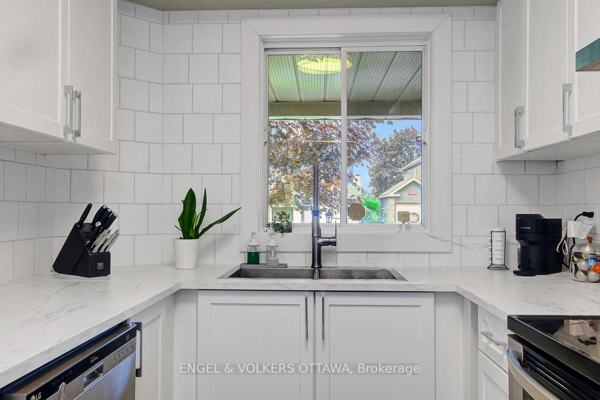 Photo 16 of 30 Sovereign Avenue, Ottawa, Craig Henry/Woodvale — HOMEH