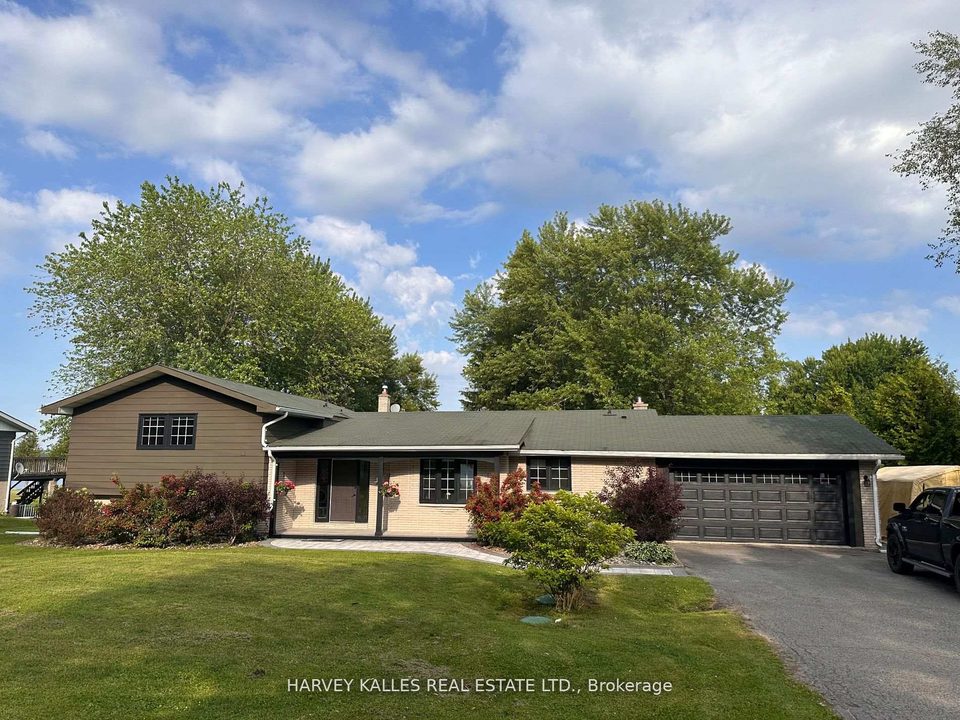 Front of 1143 Connaught Drive