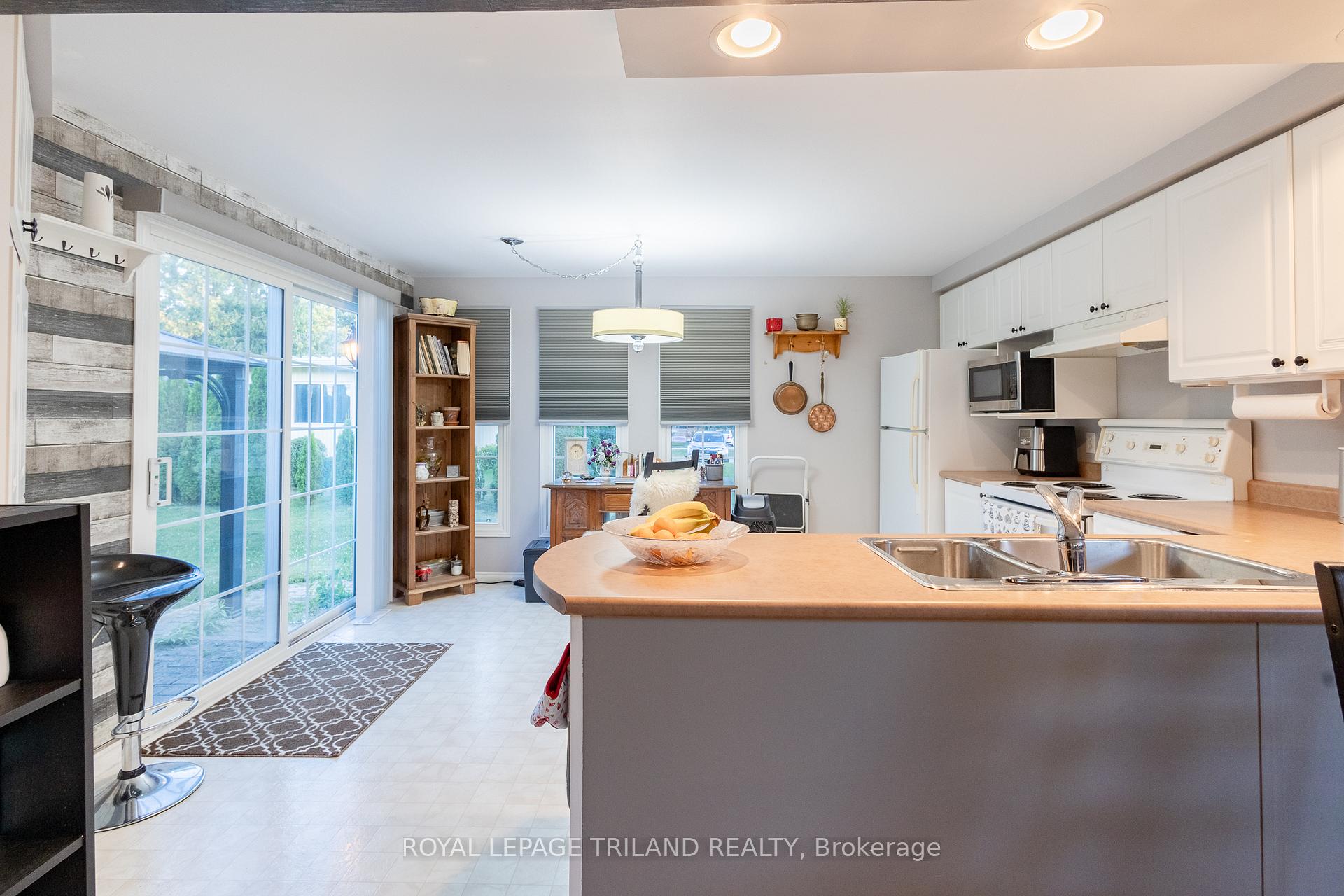 Photo 12 of 152 Pebble Beach Parkway, South Huron, Stephen — HOMEH