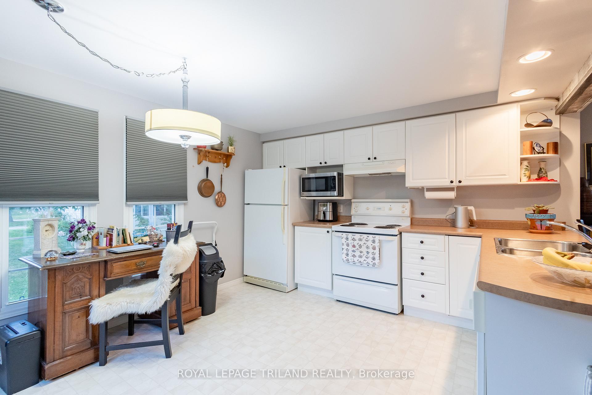 Photo 14 of 152 Pebble Beach Parkway, South Huron, Stephen — HOMEH