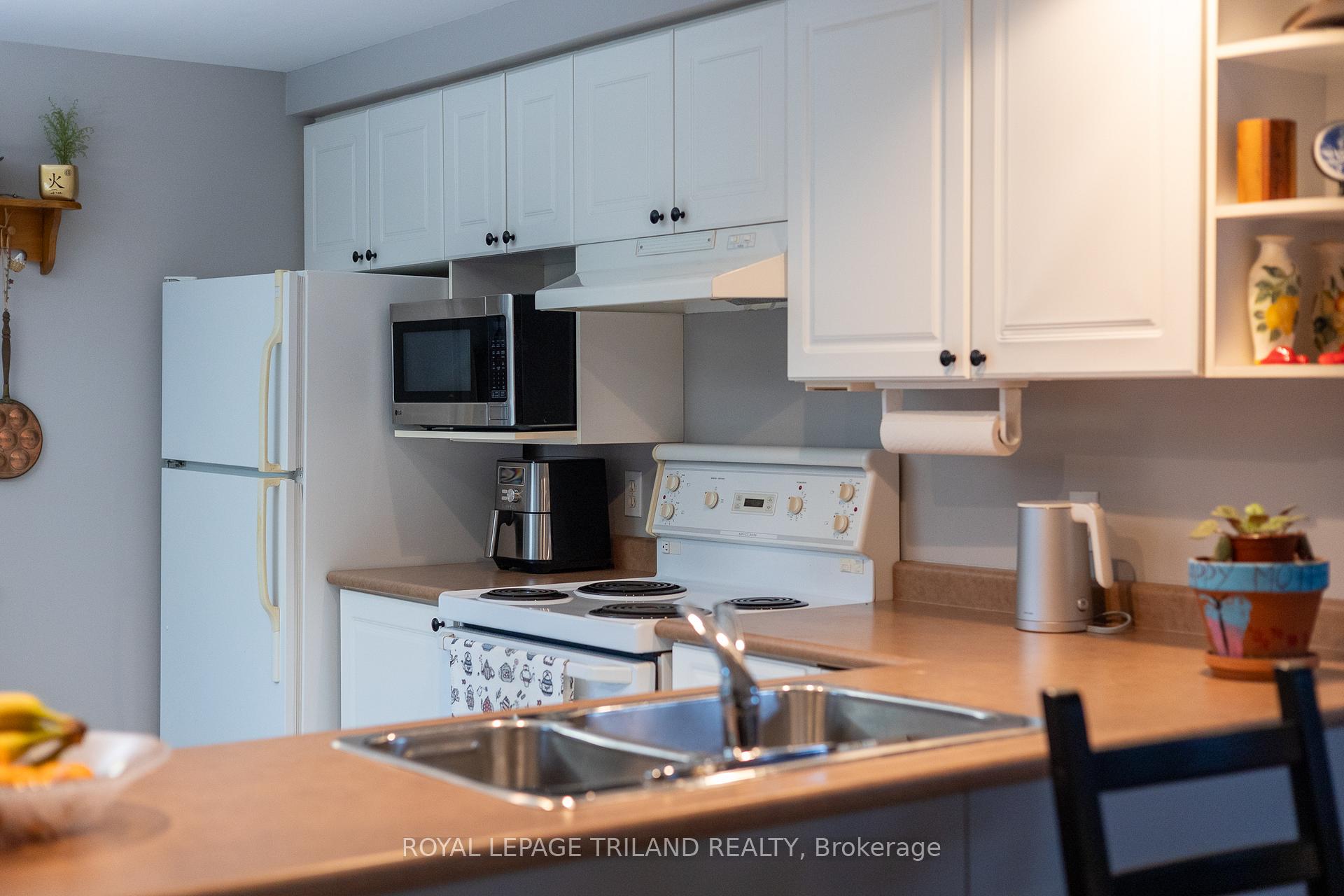 Photo 16 of 152 Pebble Beach Parkway, South Huron, Stephen — HOMEH