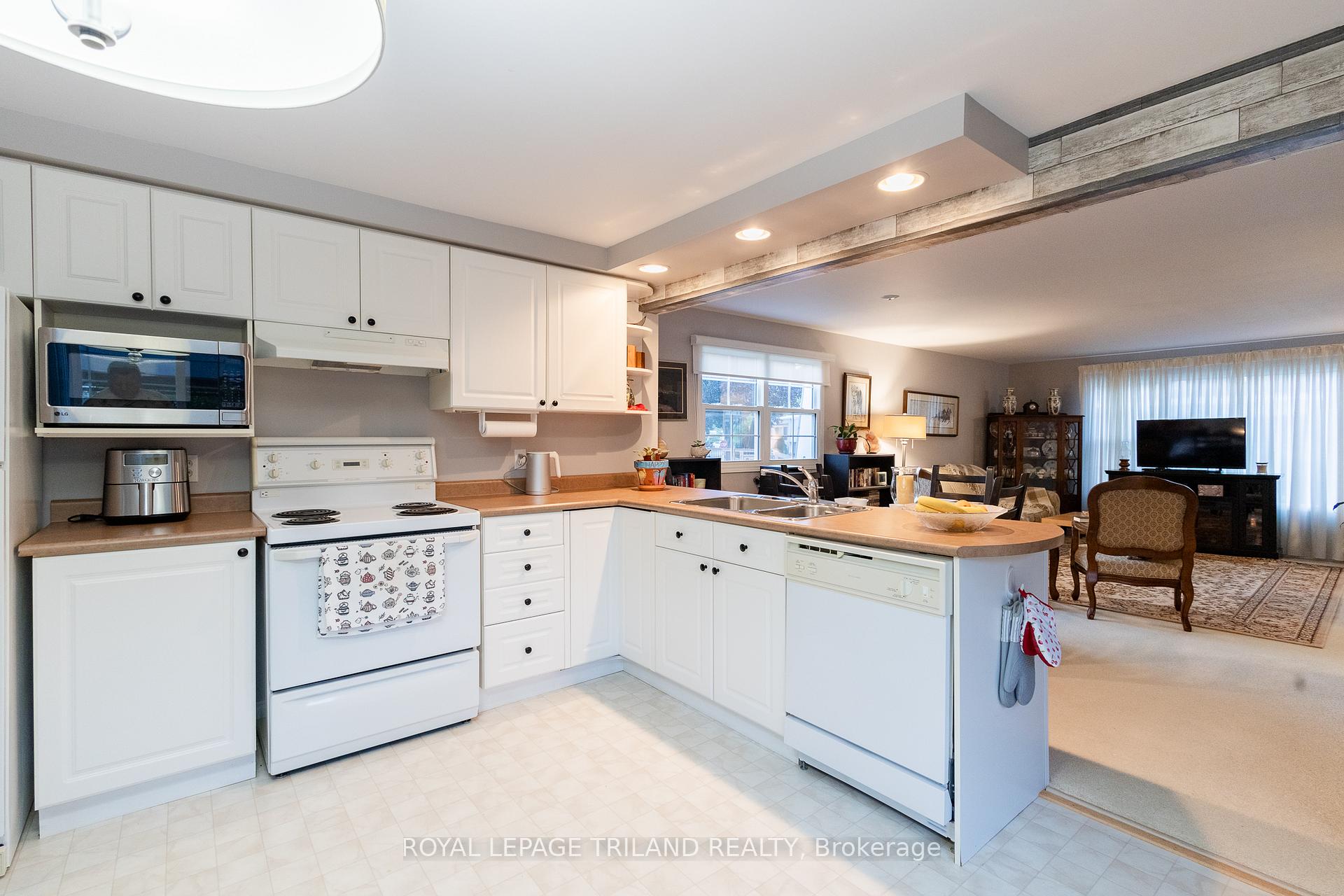 Photo 18 of 152 Pebble Beach Parkway, South Huron, Stephen — HOMEH