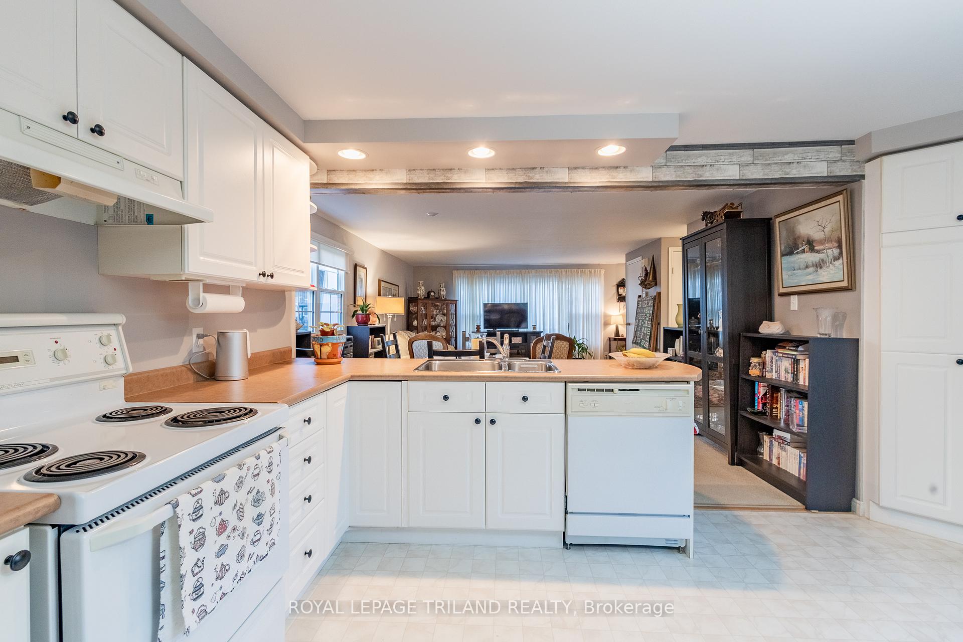 Photo 19 of 152 Pebble Beach Parkway, South Huron, Stephen — HOMEH