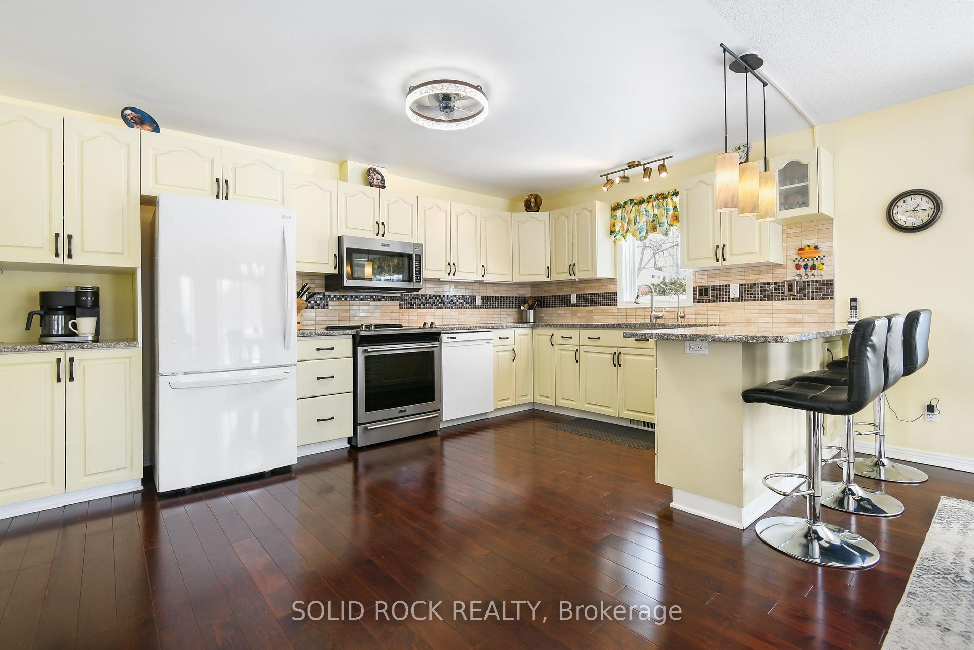 Photo 14 of 511 Maloney Road, Renfrew — HOMEH