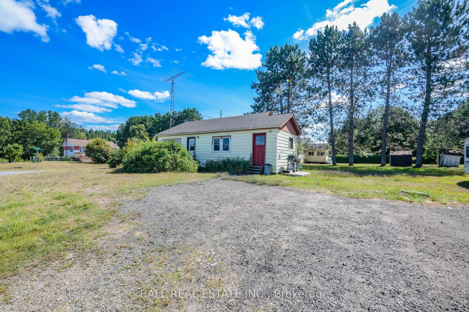 Photo 1 of 25 First Avenue, South Algonquin — HOMEH