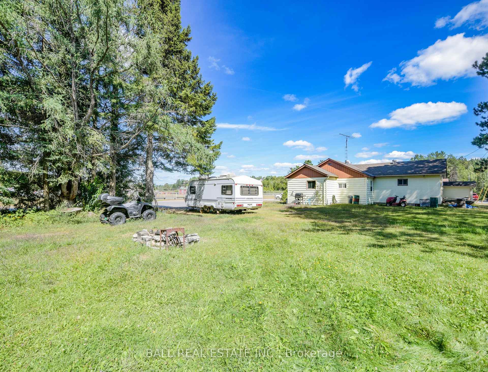 Photo 2 of 25 First Avenue, South Algonquin — HOMEH