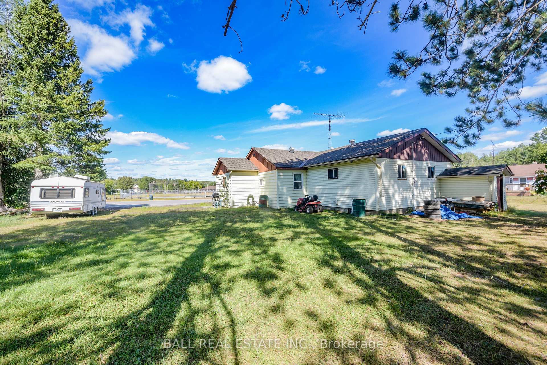 Photo 4 of 25 First Avenue, South Algonquin — HOMEH