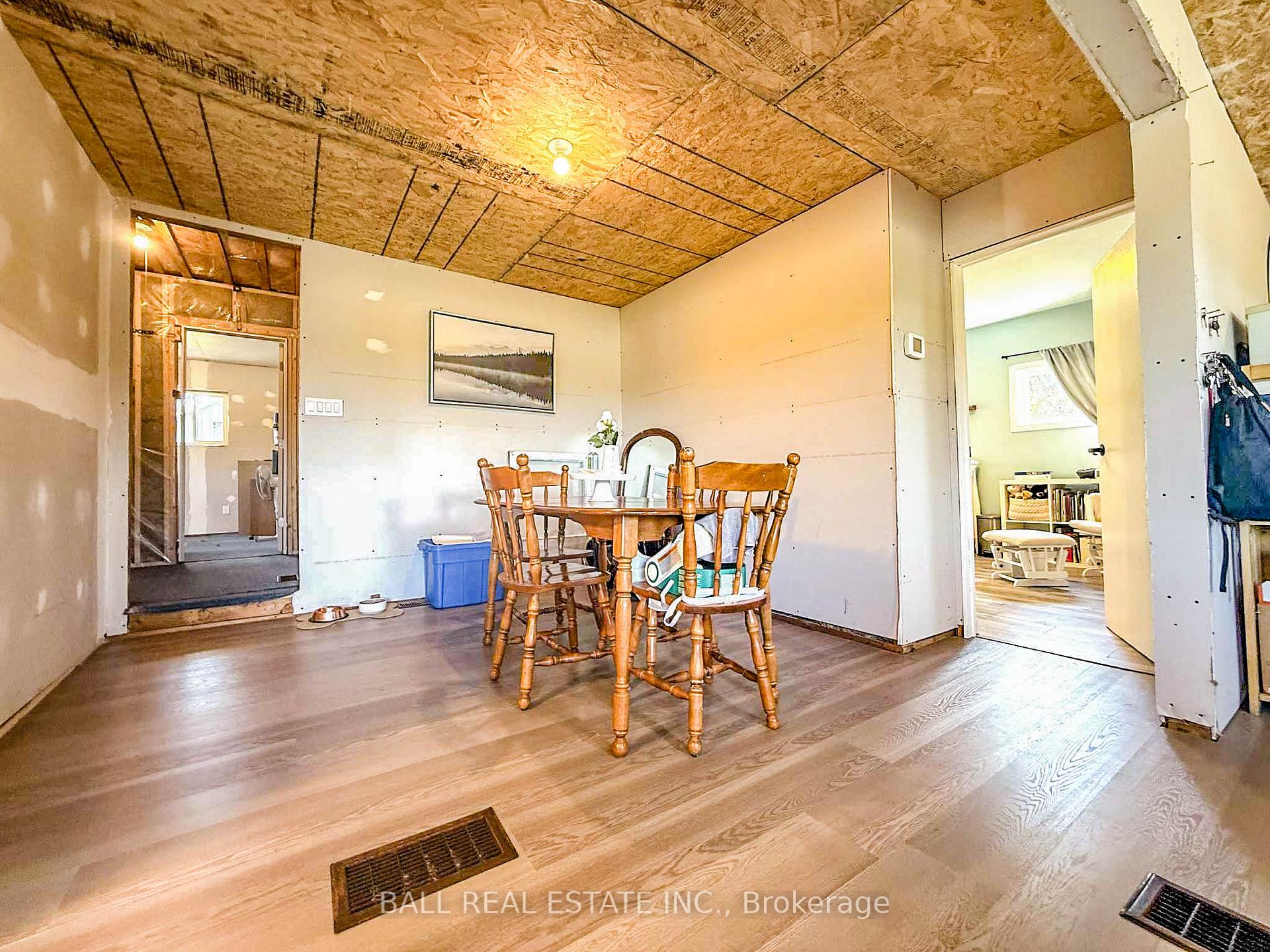 Photo 10 of 25 First Avenue, South Algonquin — HOMEH