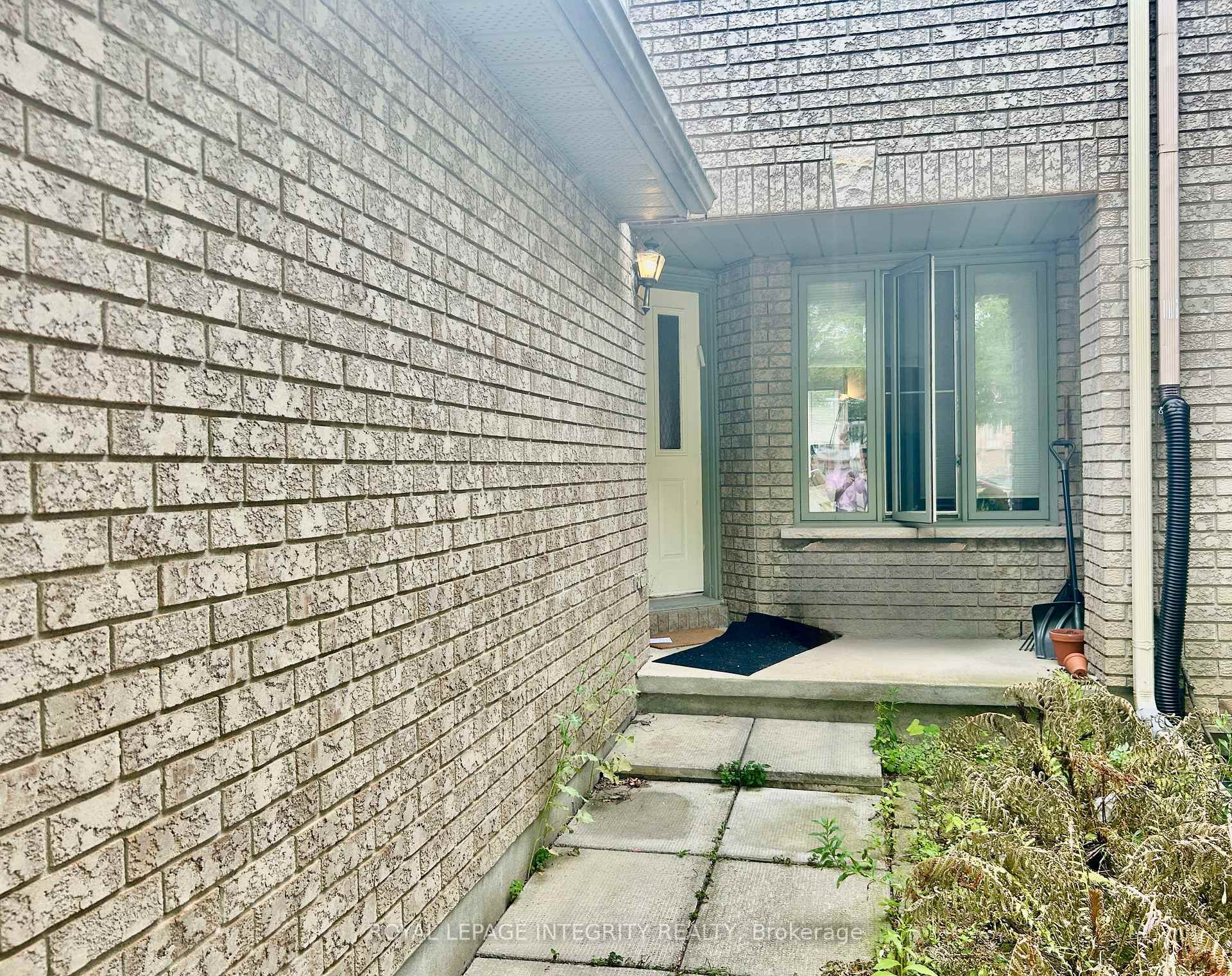 Photo 2 of 58 Westpointe Crescent, Ottawa, Centrepointe — HOMEH