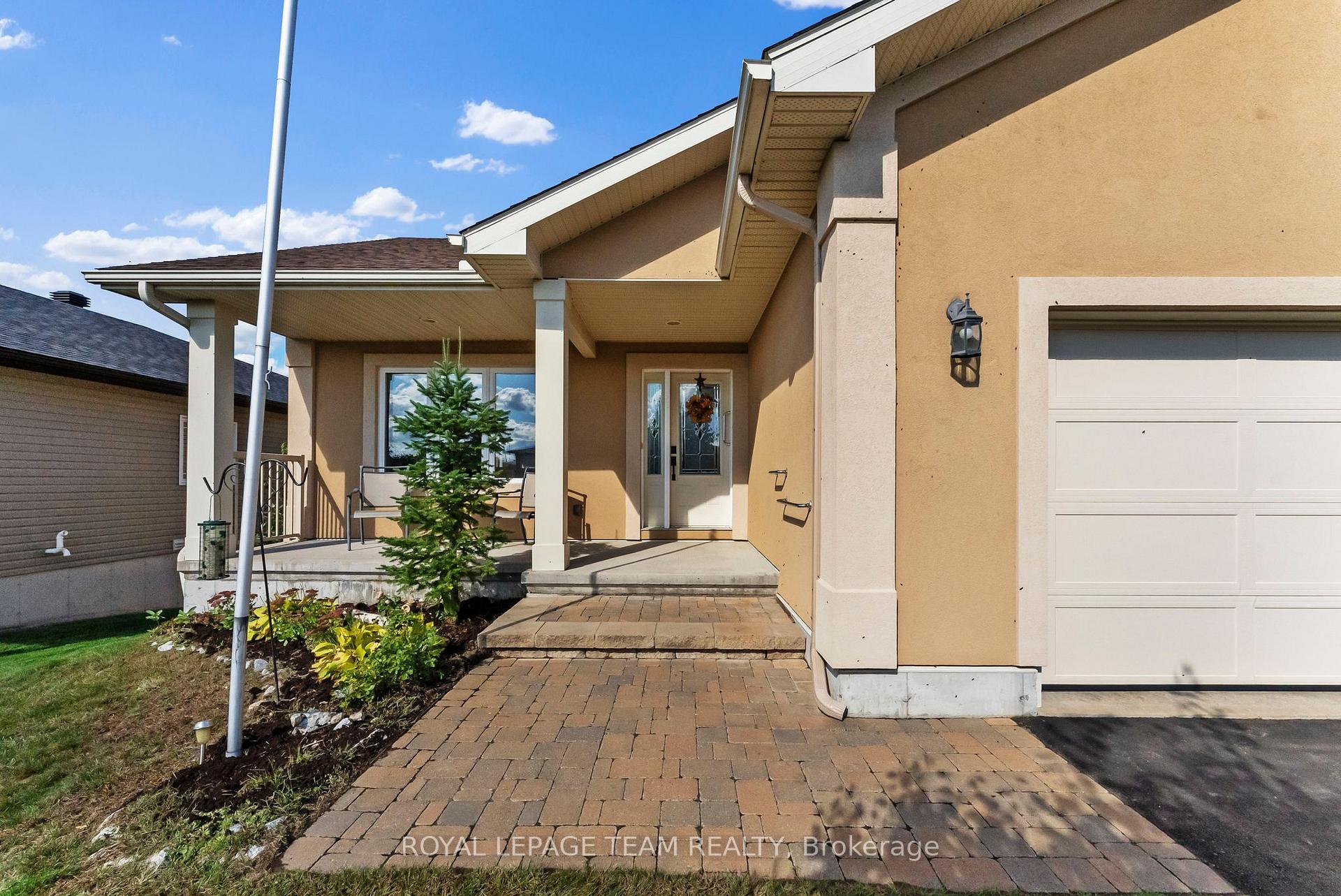 Photo 3 of 121 Otteridge Drive, Renfrew — HOMEH