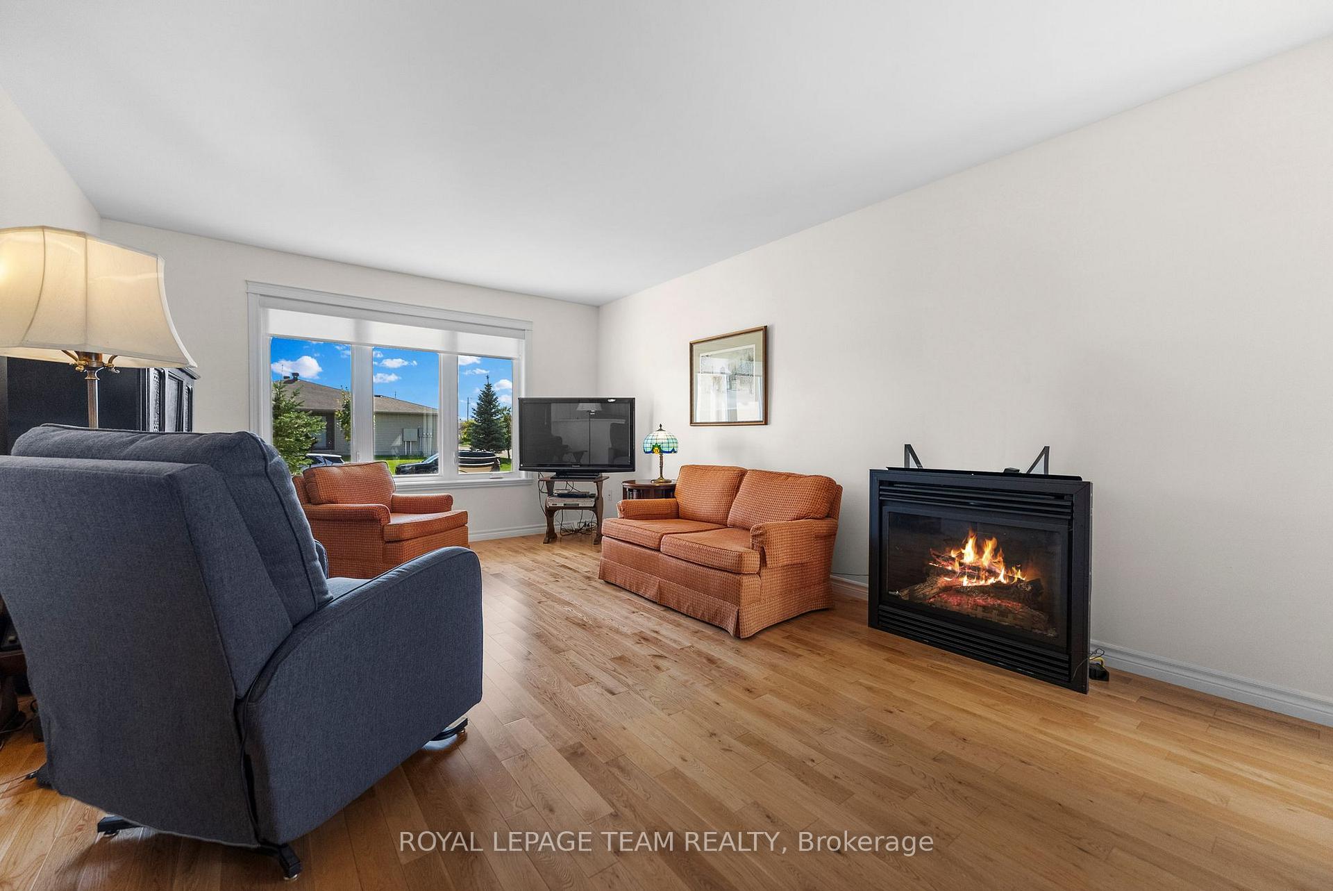 Photo 6 of 121 Otteridge Drive, Renfrew — HOMEH