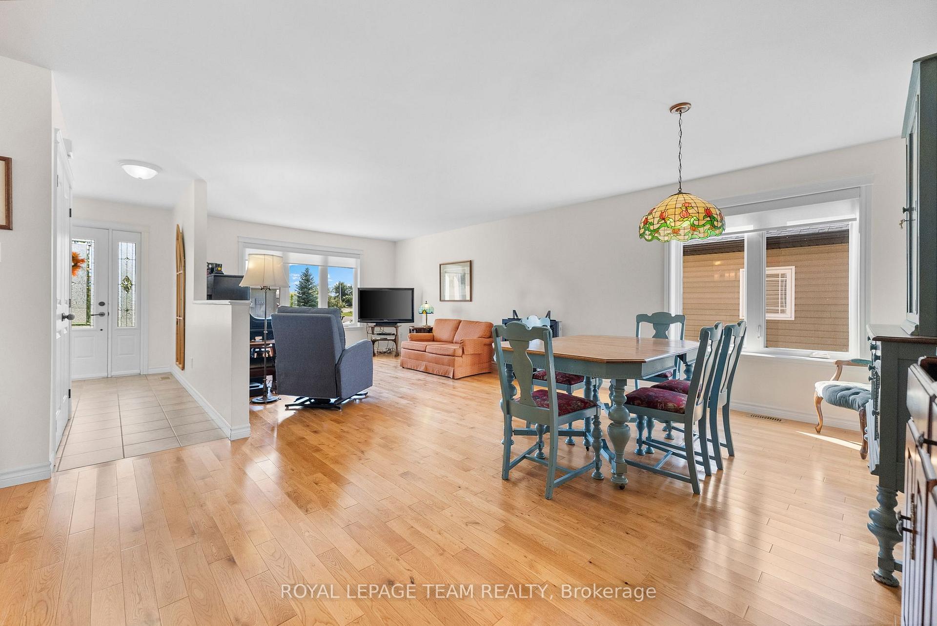 Photo 10 of 121 Otteridge Drive, Renfrew — HOMEH