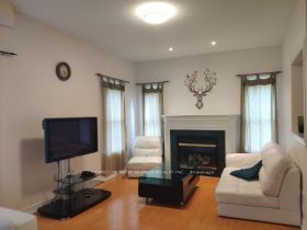 Photo 2 of 15 Albert Baily Way, Markham, Buttonville — HOMEH