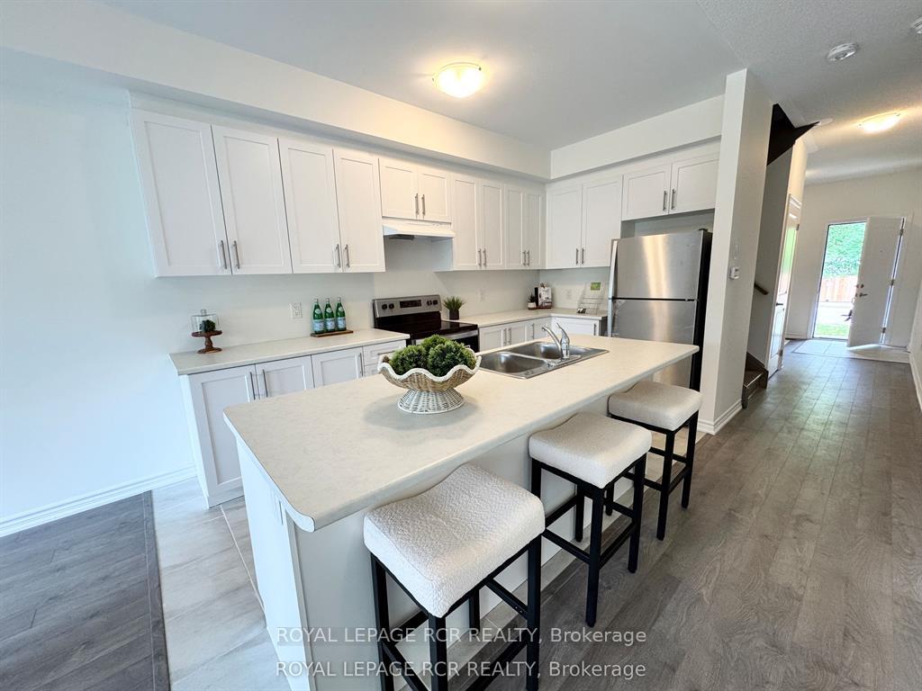 Photo 5 of 152 Winters Way, Shelburne — HOMEH