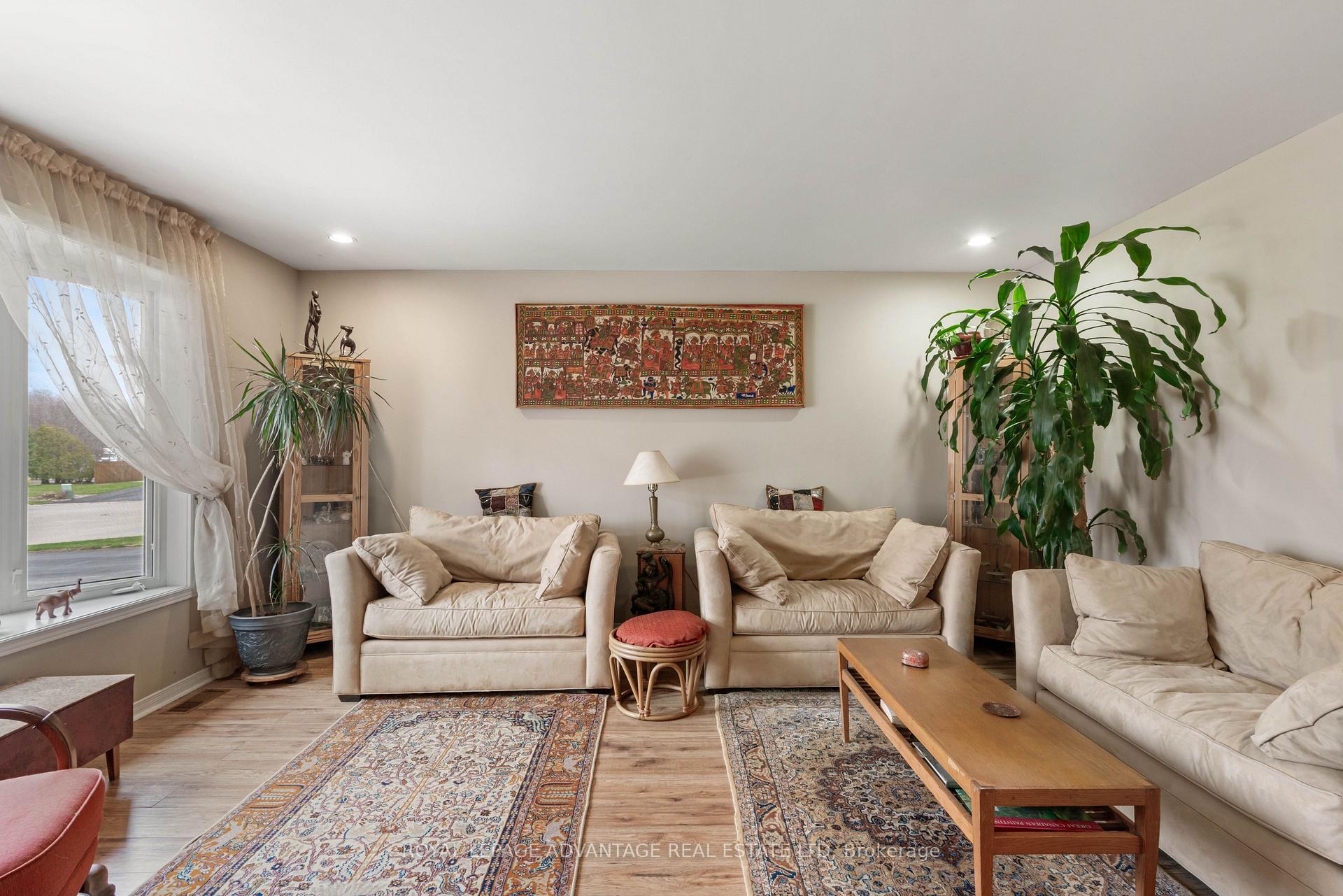 Photo 11 of 264 Glenwood Crescent, Smiths Falls — HOMEH