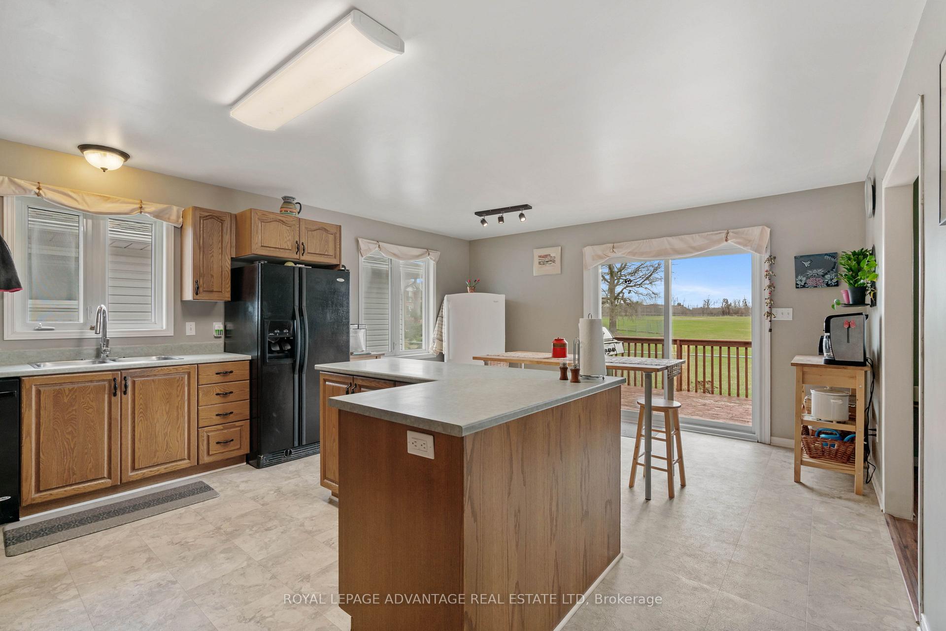 Photo 12 of 264 Glenwood Crescent, Smiths Falls — HOMEH
