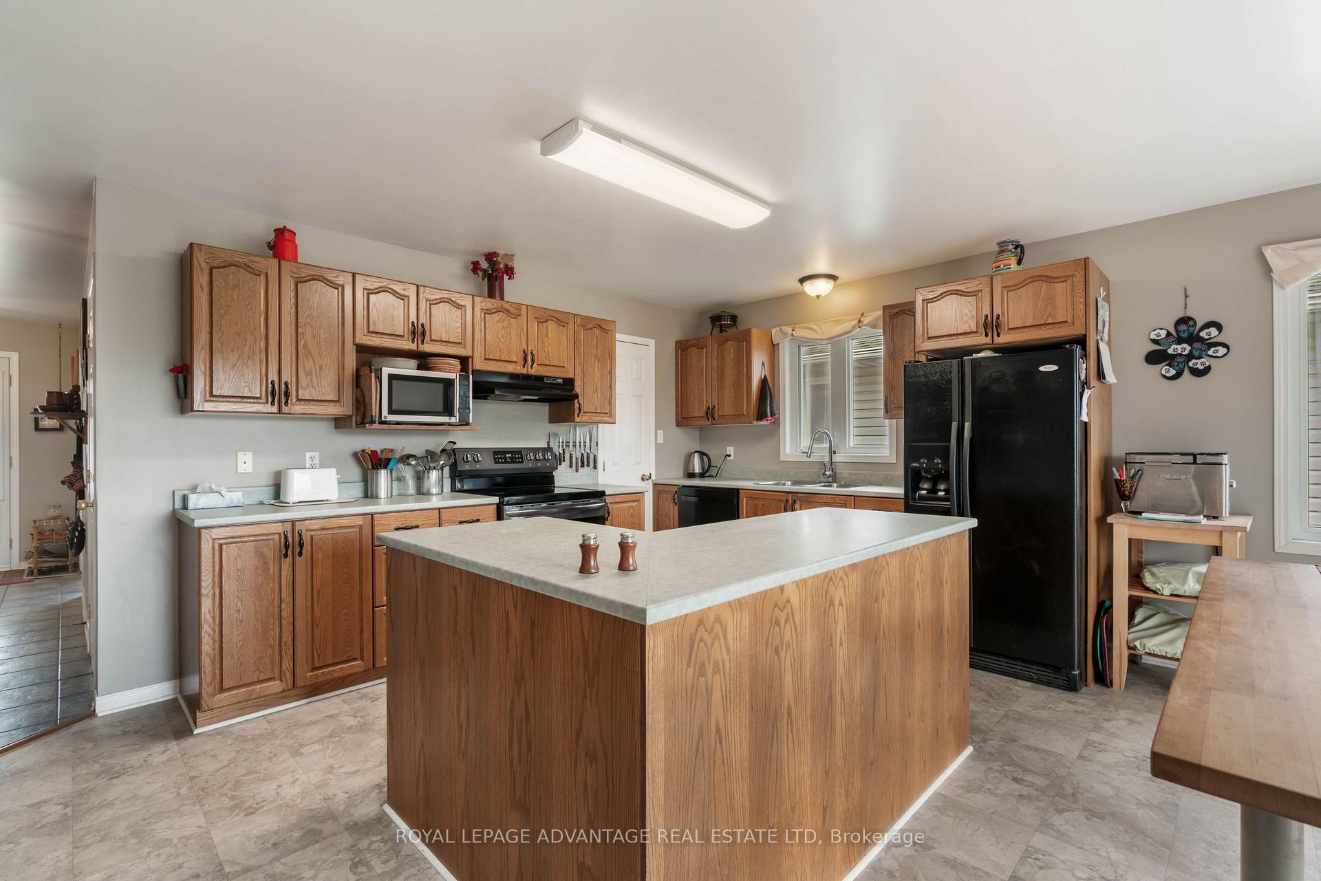 Photo 13 of 264 Glenwood Crescent, Smiths Falls — HOMEH